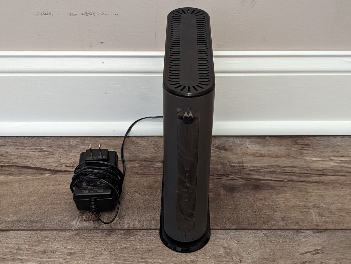 Motorola MG7550 16×4 High Speed ​​Cable Modem – Black – In Great Condition NR
