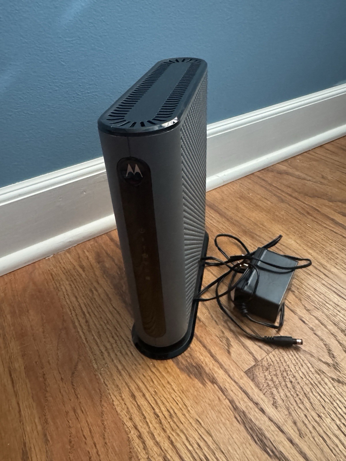 Motorola MG7540-10 16×4 Cable Modem – Black