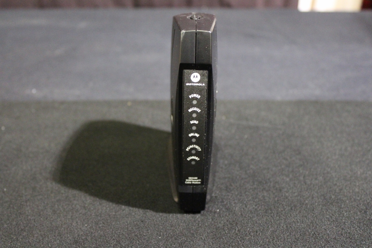 Mint MOTOROLA SURFBOARD CABLE MODEM MODEL NO. SB5100 COMPLETE