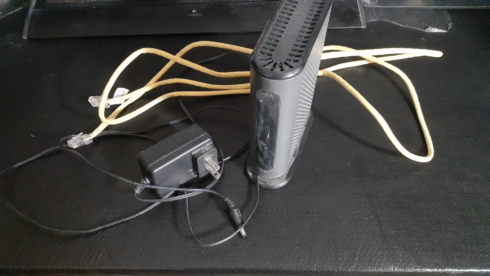 Motorola MB742010 686mbps DOCSIS 3.0 Cable Modem (Pre-owned)