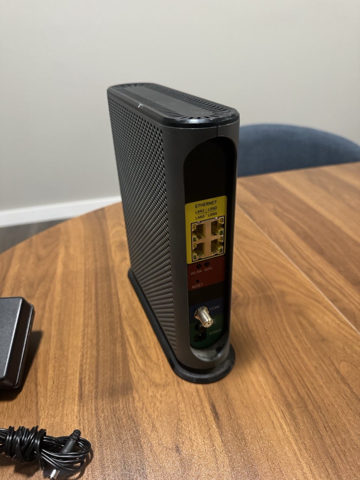Motorola MG7550 Dual Band AC1900 Cable Modem a Wi-Fi Gigabit Router With Cord