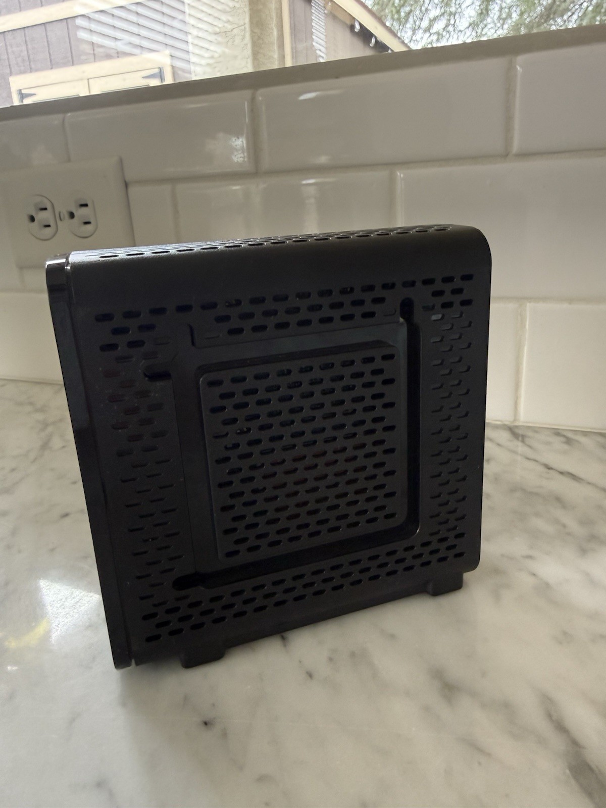 ARRIS Touchstone CM8200A DOCSIS 3.1 Ultra Fast Cable Modem No Power Cord