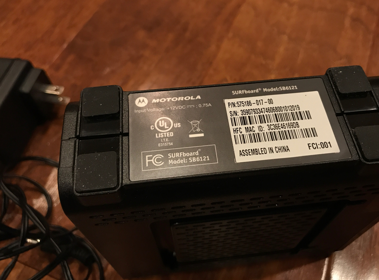 MOTOROLA Arris SurfBoard SB6121 DOCSIS 3.0 Cable Modem w/PowerCord @@Used