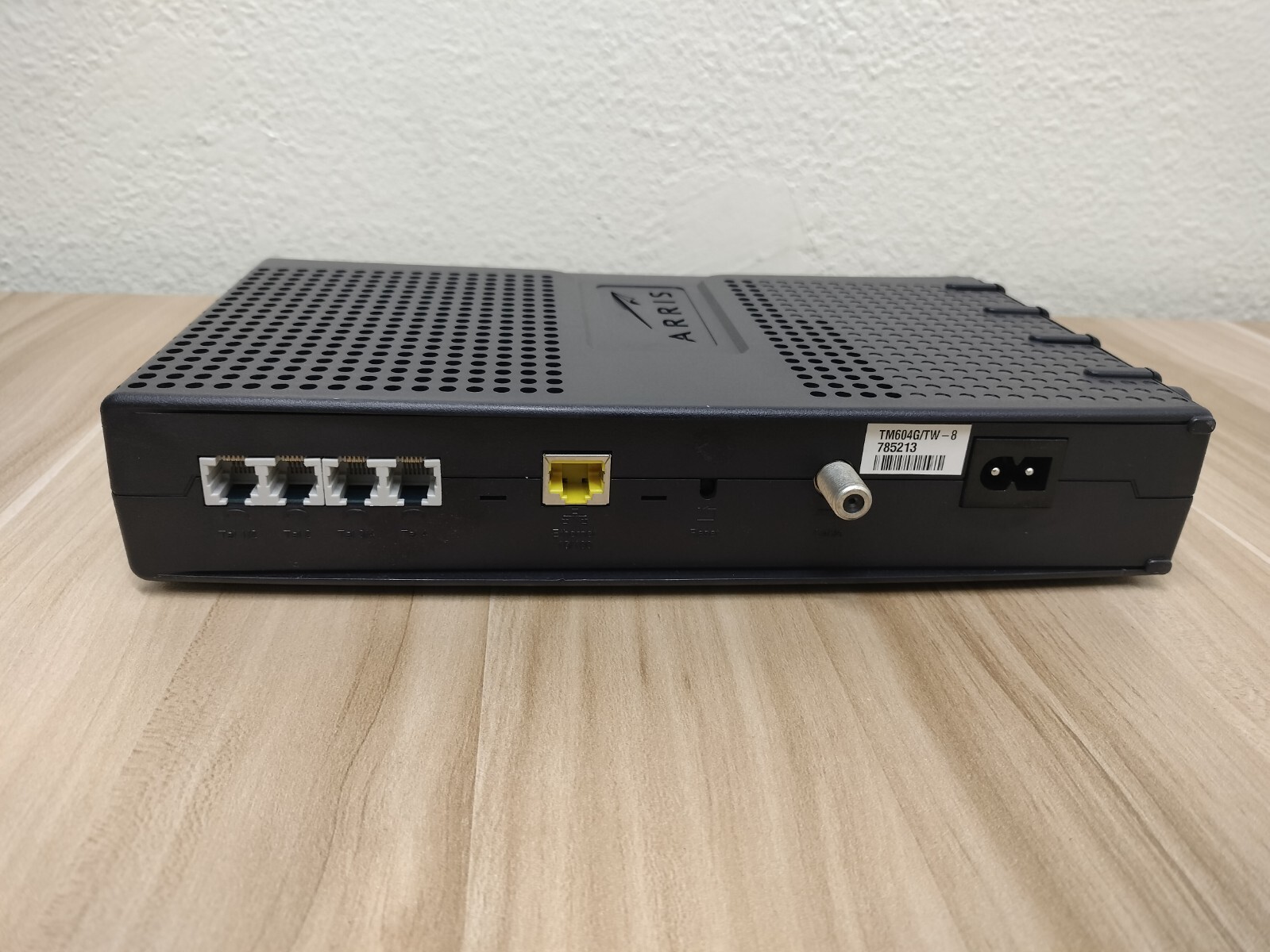 Arris TM604G Touchstone Telephony Cable Modem (TM04AHDG6) w/ Power Cord