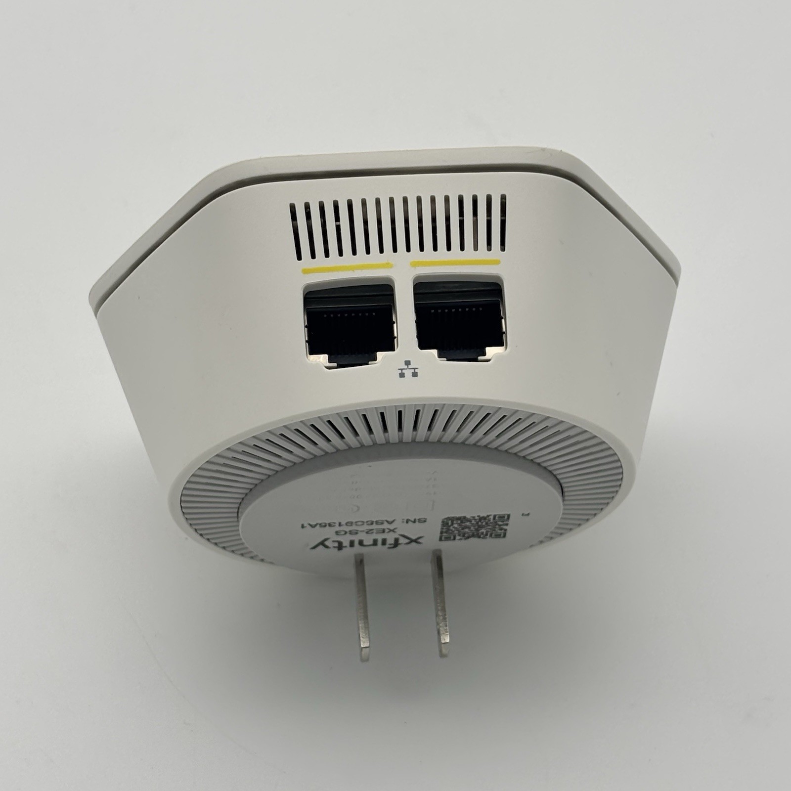 Xfinity xFi Pod 2nd Gen XE2-SG WiFi Range Extender Mesh Router White