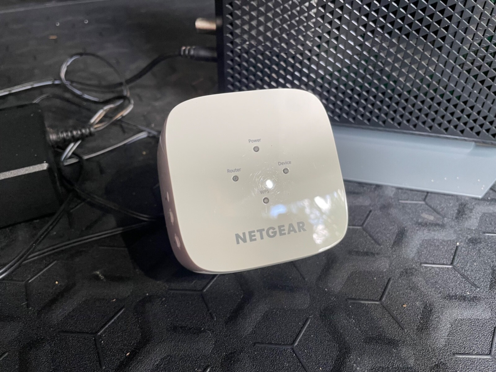 Netgear C7000v2 AC1900 Wifi Cable Modem Router and extender