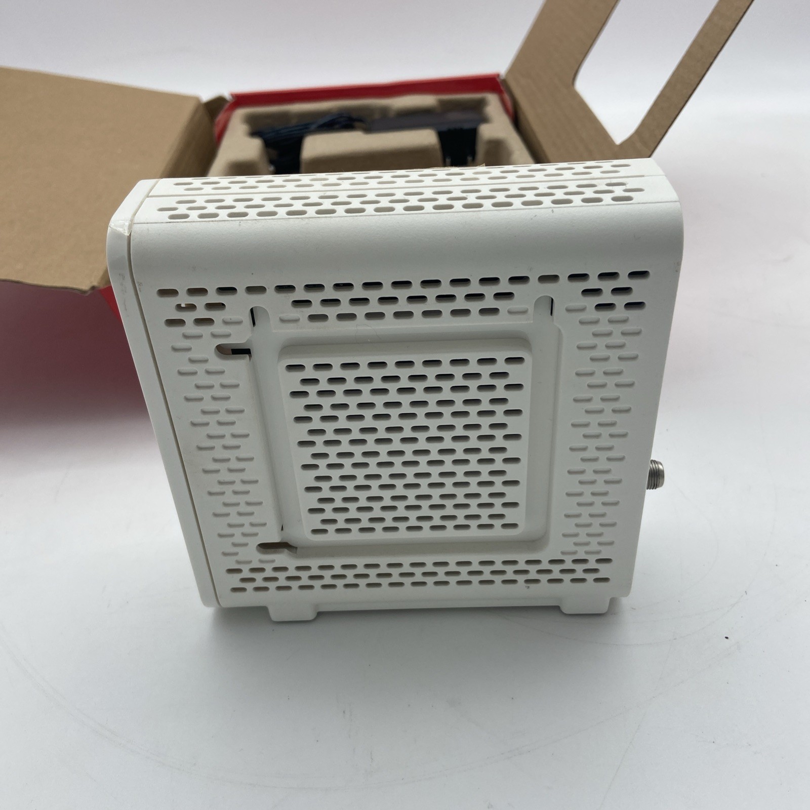 ARRIS SURFboard SB8200 DOCSIS 3.1 10 Gbps Cable Modem NEW open box