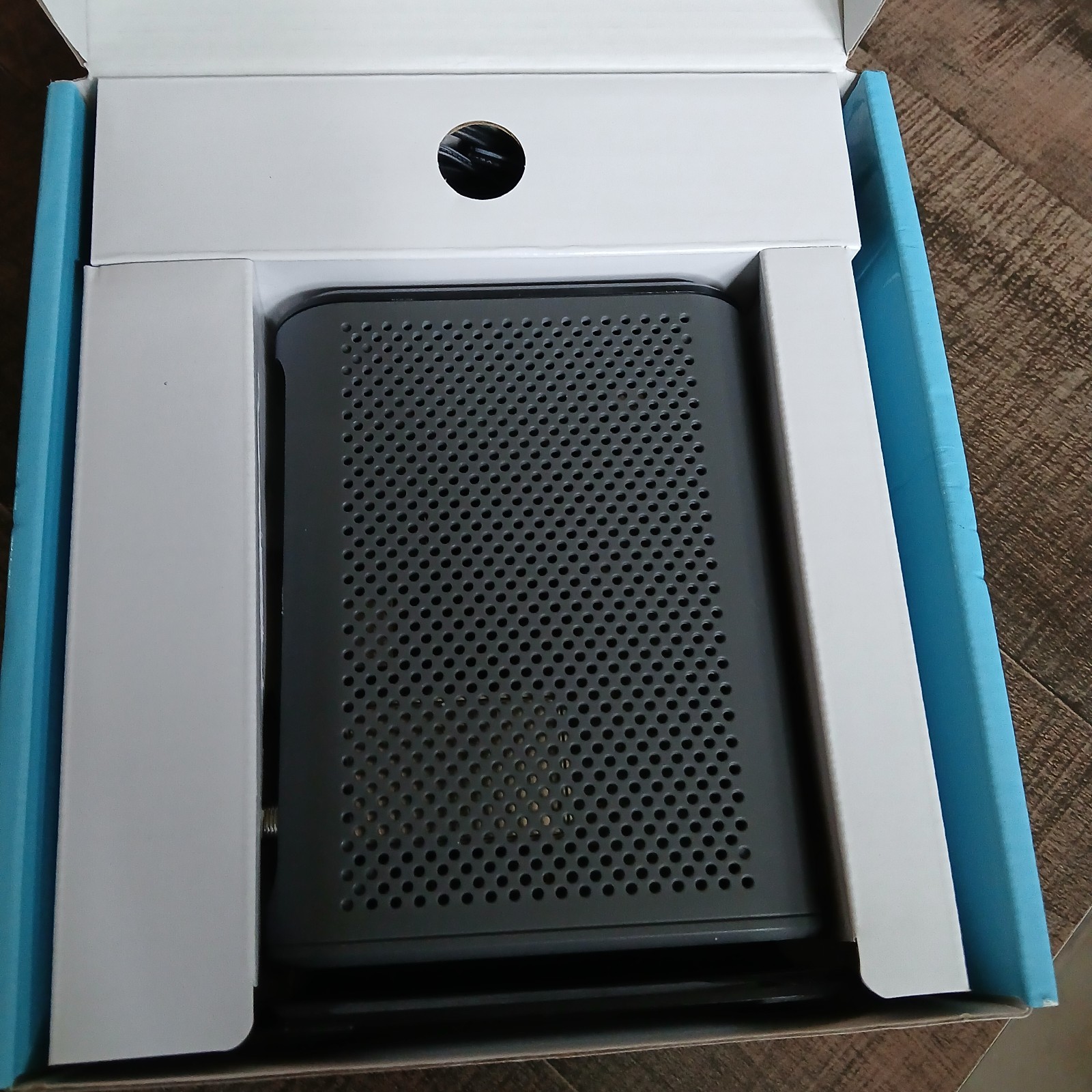 Motorola MB7420 – 16×4 Cable Modem – 686 Mbps