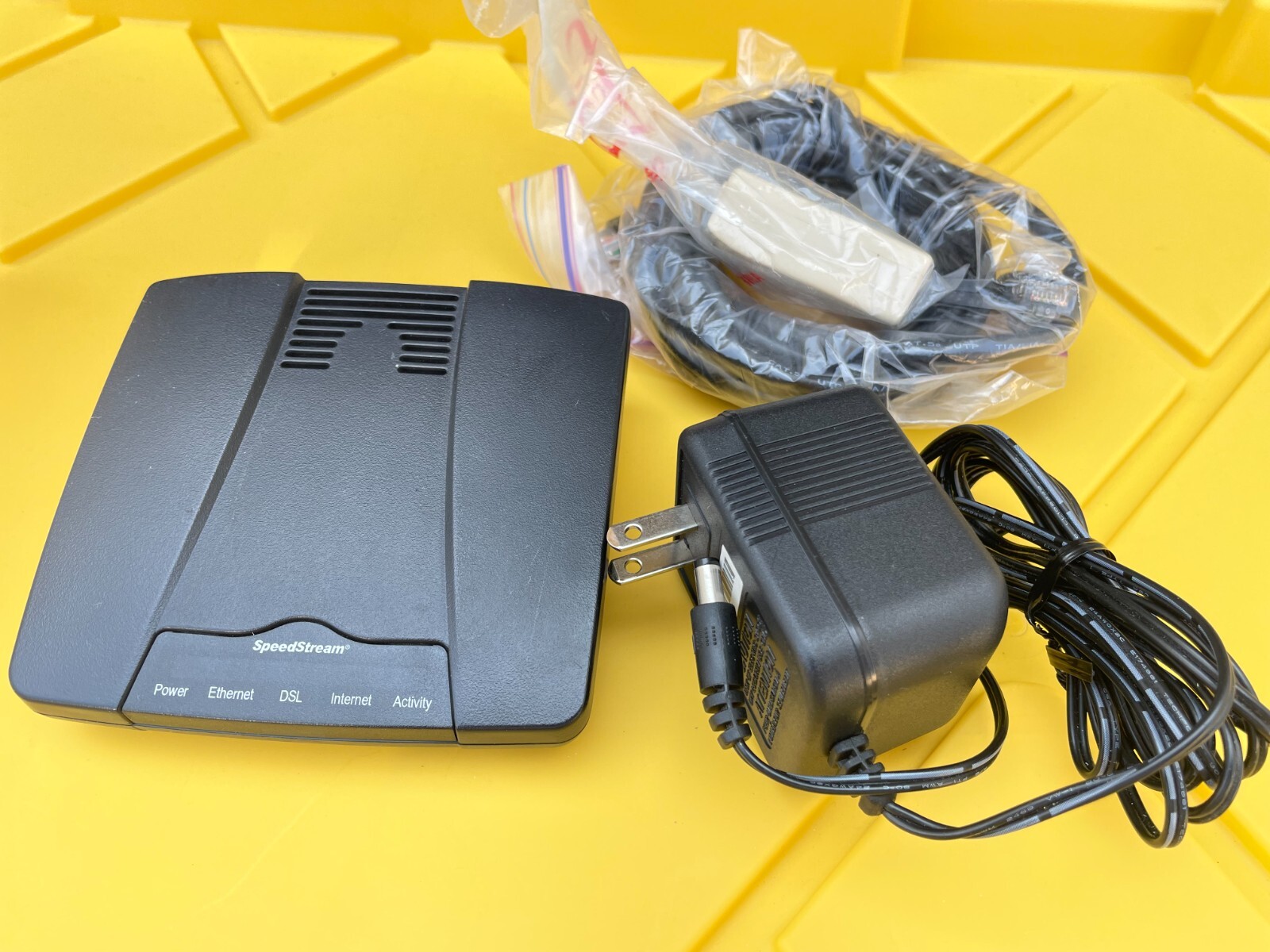 Siemens SpeedStream 4100 Ethernet ADSL Modem with power, cable and filter