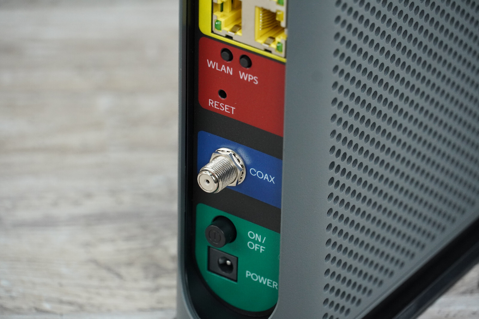 Motorola MG7540-10R (Refurbished) 16×4 686Mbps Cable Modem + AC1600 DOCSIS 3.0