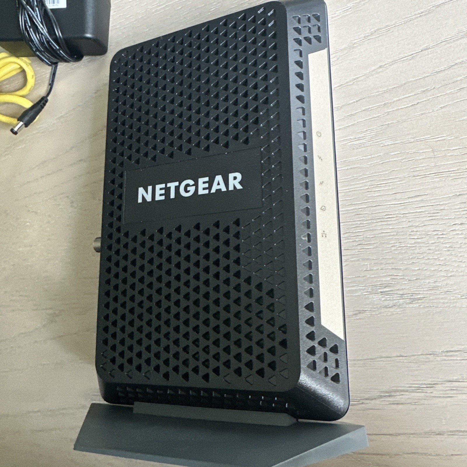 NETGEAR Nighthawk CM1000 DOCSIS 3.1 Mid/high-Split Cable Modem,Black-LN