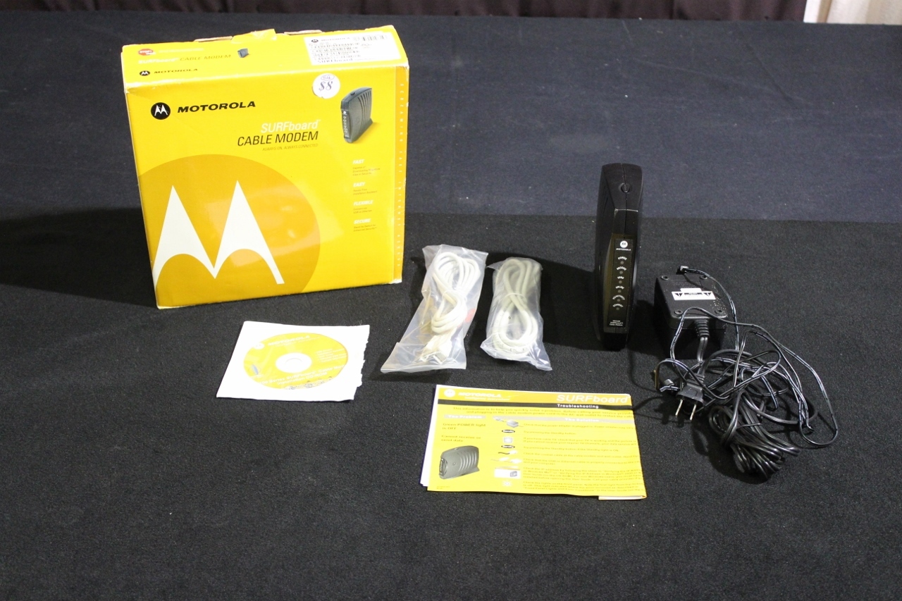 Mint MOTOROLA SURFBOARD CABLE MODEM MODEL NO. SB5100 COMPLETE