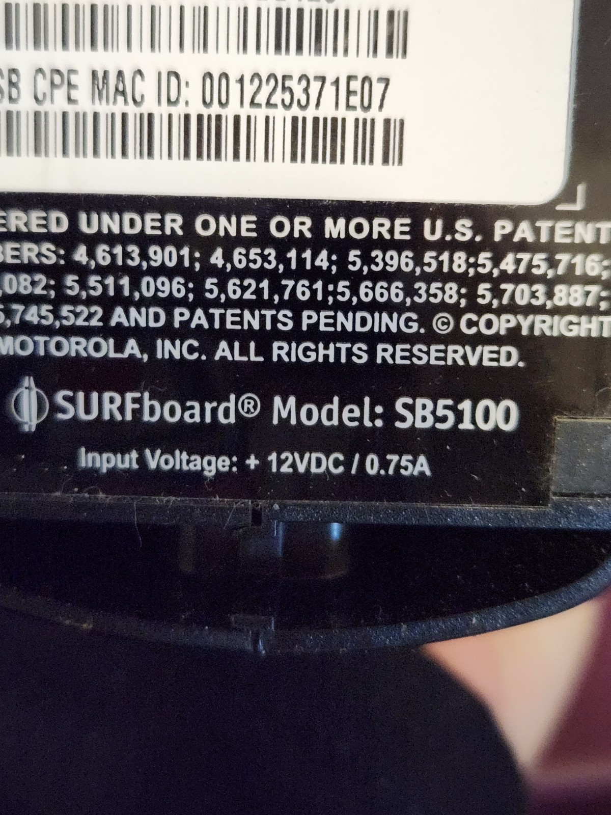 Motorola SB5100 Surfboard Cable Modem w Power Cable, CD-ROM