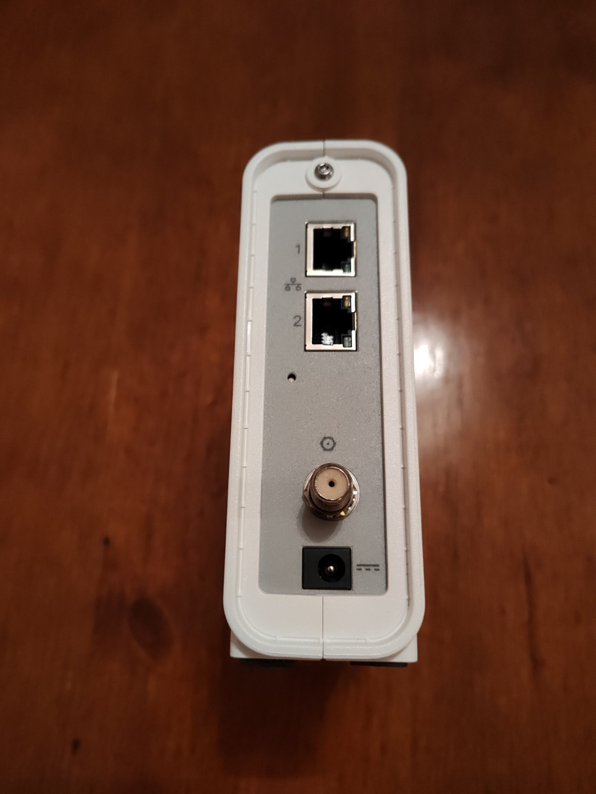 ARRIS SURFboard SB8200v2 DOCSIS 3.1 Cable Modem 2 Gbps 2x RJ-45 White