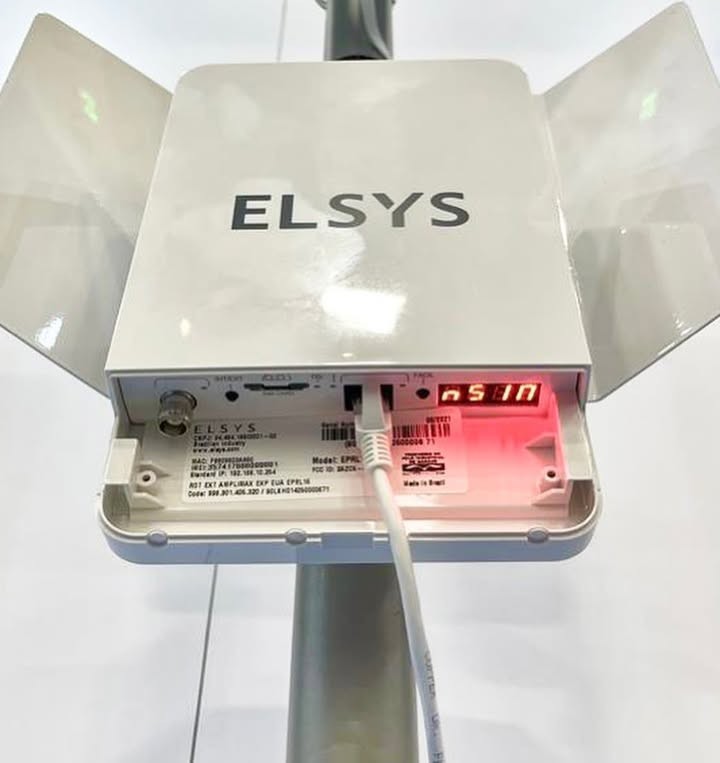 ELSYS AMPLIMAX 4G LTE Portable FWA Modem: Built-in High-Gain Antenna & SIM Slot.