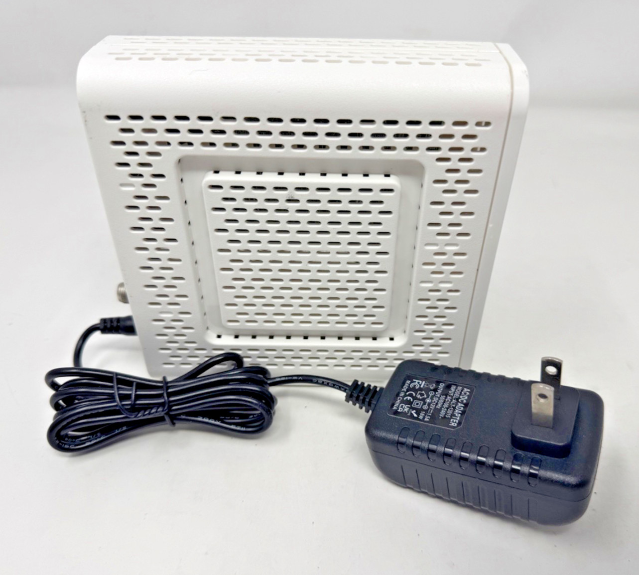 ARRIS Surfboard SB8200 Cable Modem DOCSIS 3.1 w/ Power AC Adapter