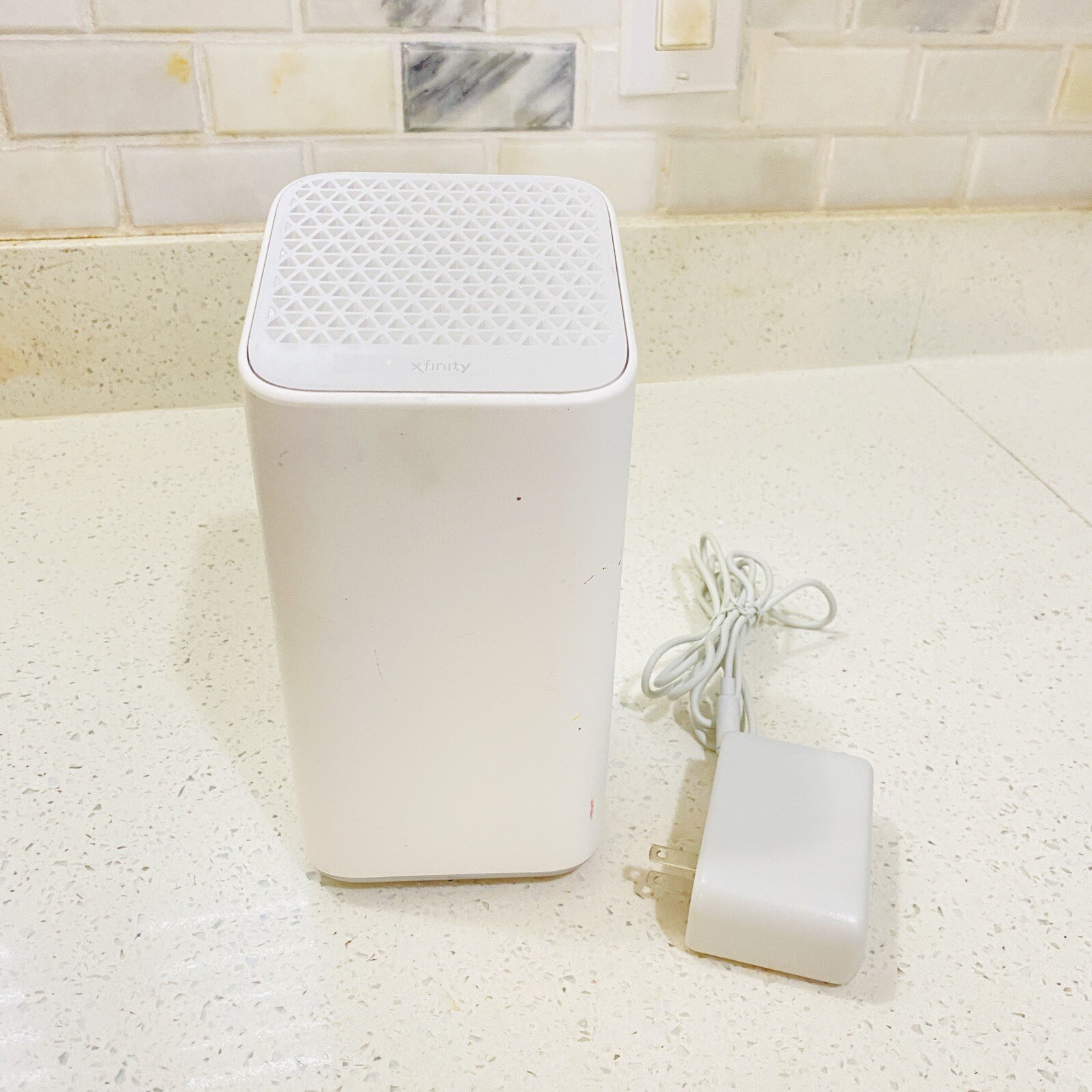 Comcast XFinity XB7-CM GIGABIT 4-Port Modem Router Powers On Untested Read..