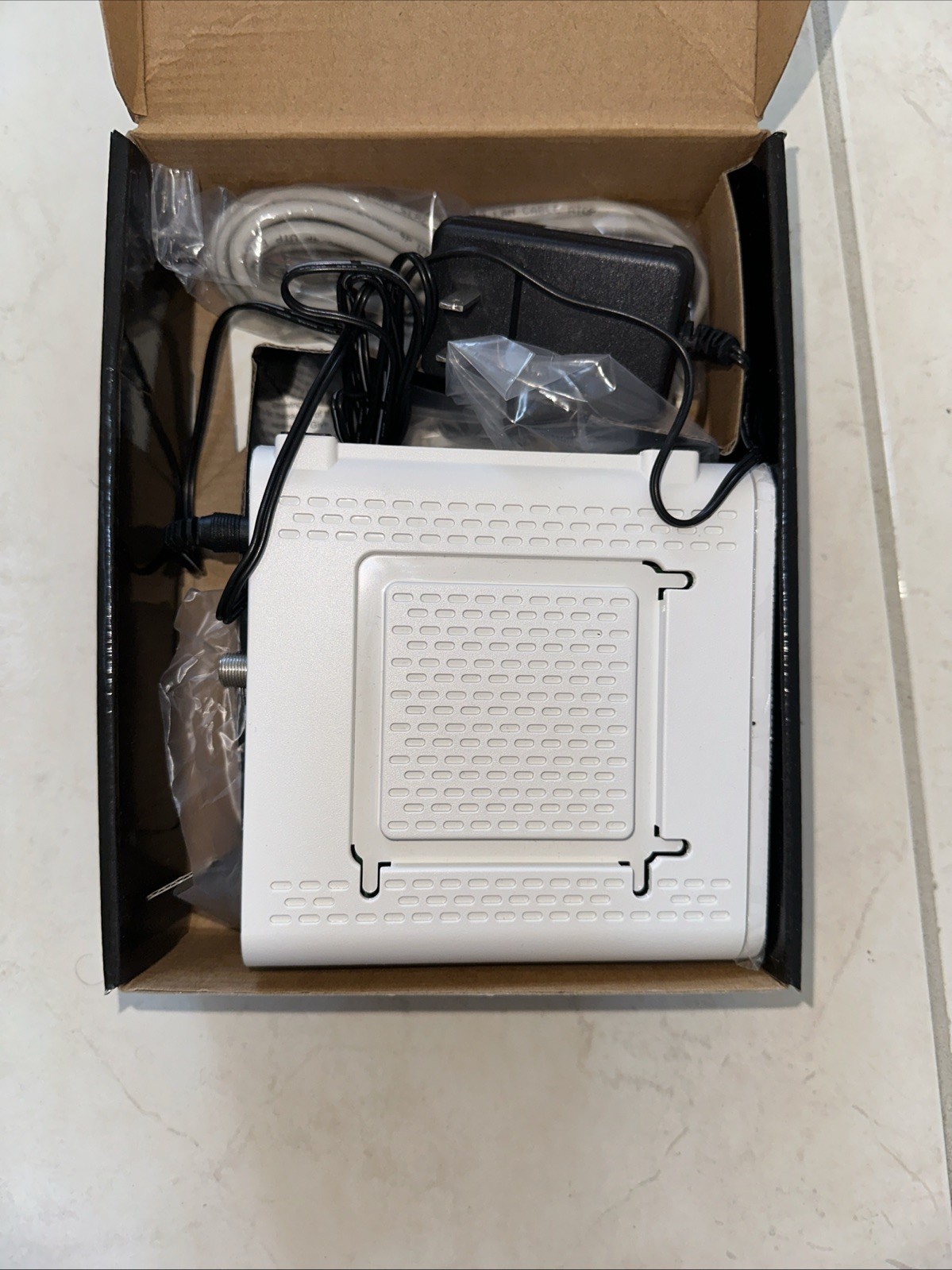 Motorola Arris SURFboard Modem 400 Series Model SB6141 White