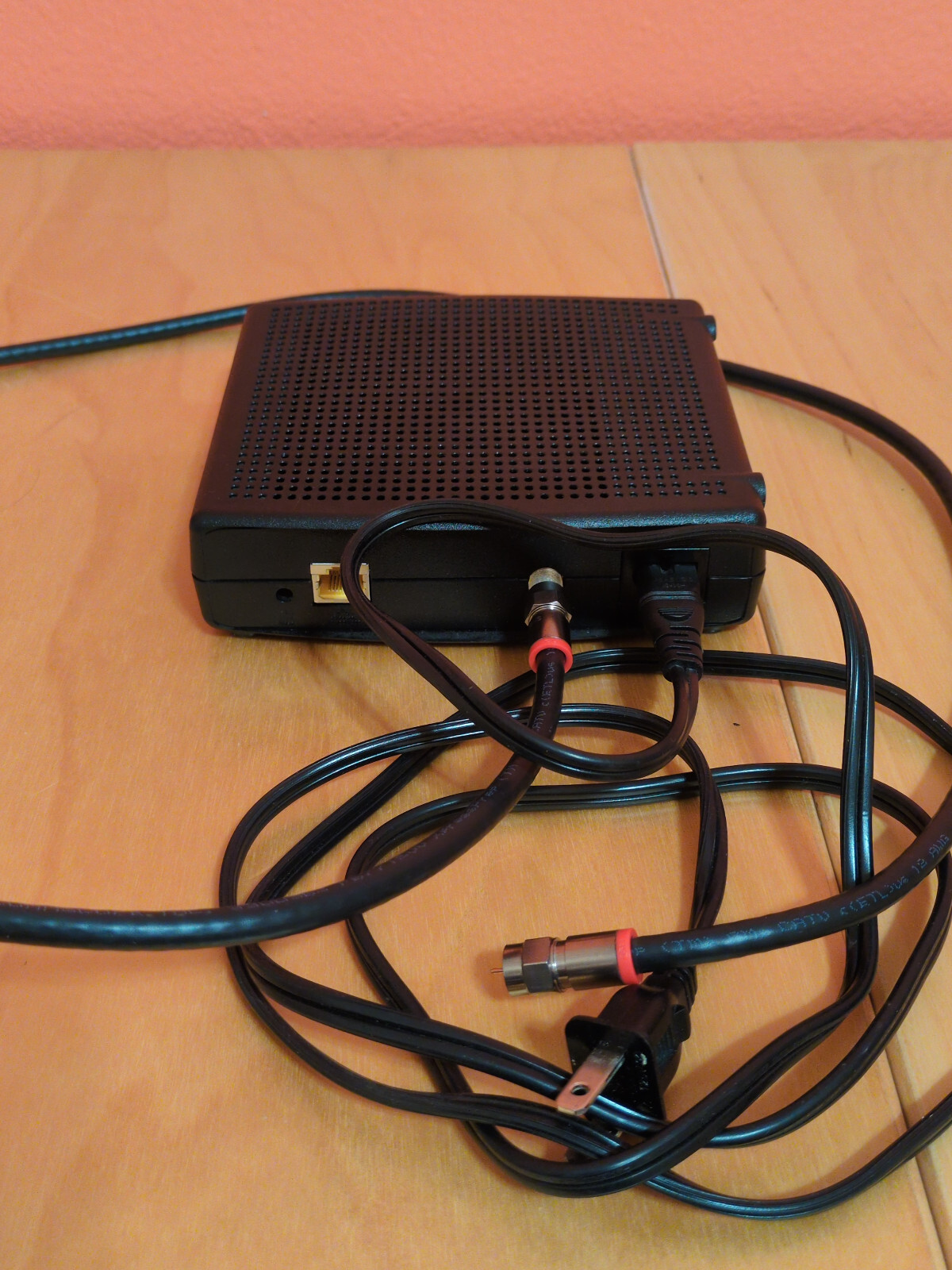 ARRIS CM820A/SL DOCSIS 3.0 Cable Modem w/power and data cable-Very Good Untested