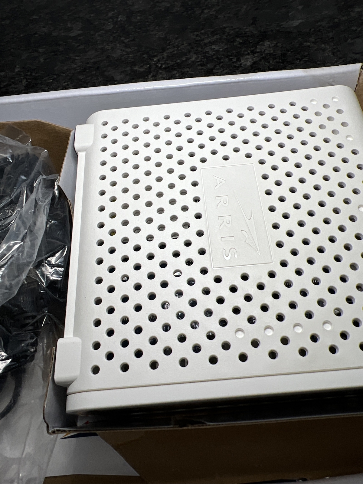 ARRIS SURFboard SB6190 DOCSIS 3.0 32 x 8 Gigabit Cable Modem 1 Gbps New In Box