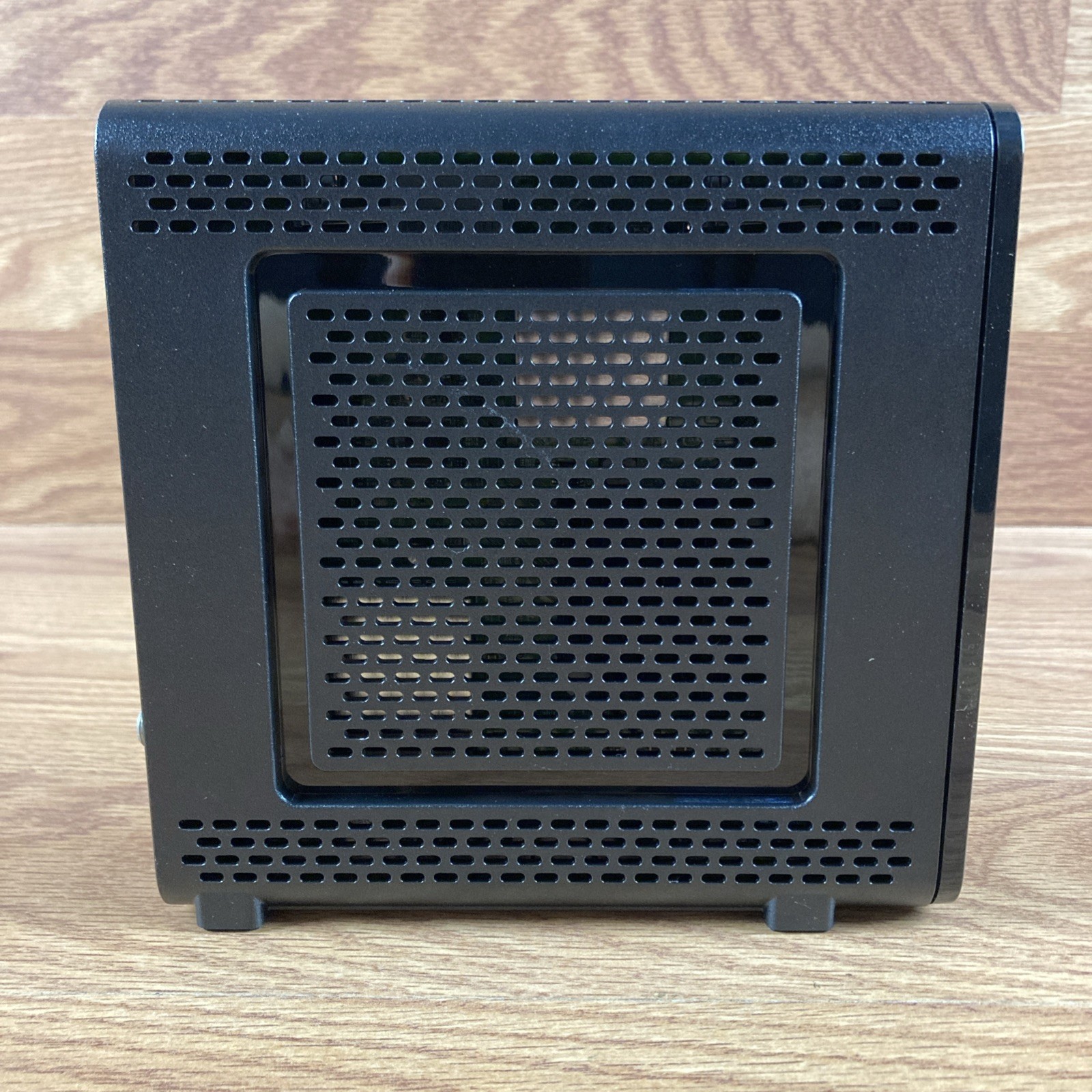 ARRIS SURFboard SBG10 DOCSIS 3.0 Cable Modem & AC1600 Dual Band Wi-Fi Router
