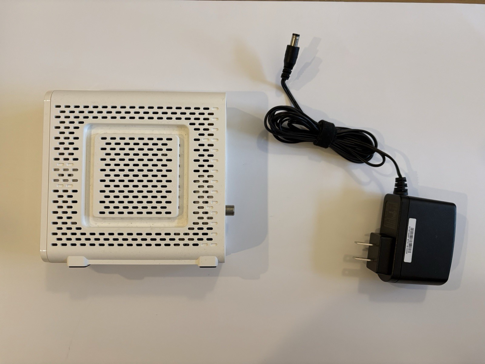 ARRIS SURFboard SB8200 32 x 8 DOCSIS 3.1 Gig Speed Cable Modem Open Box V3