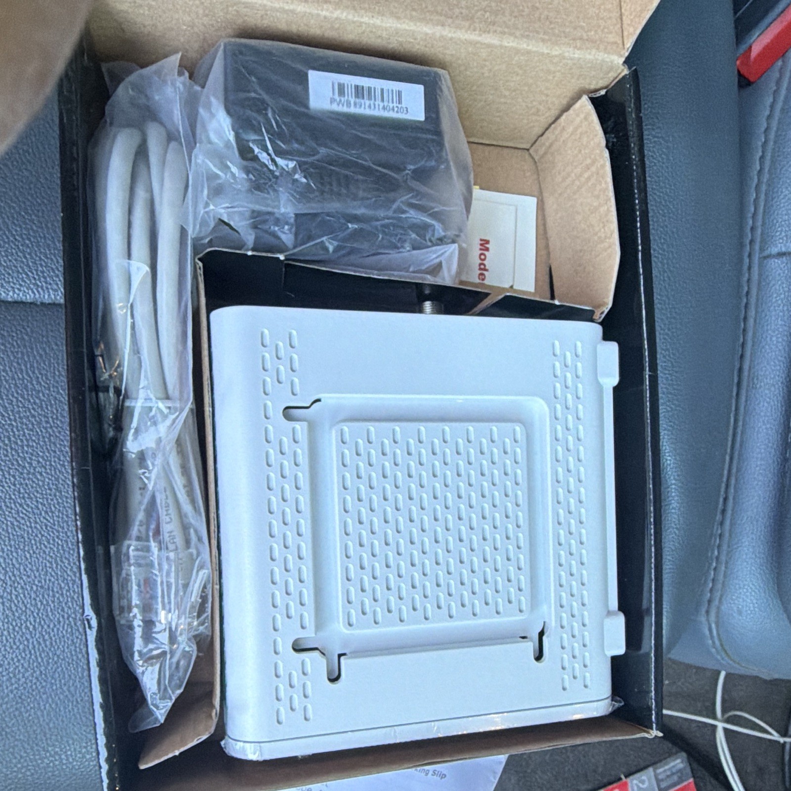 Motorola SURFboard SB6141 DOCSIS 3.0 Cable Modem 343 Mbps IPv6 White