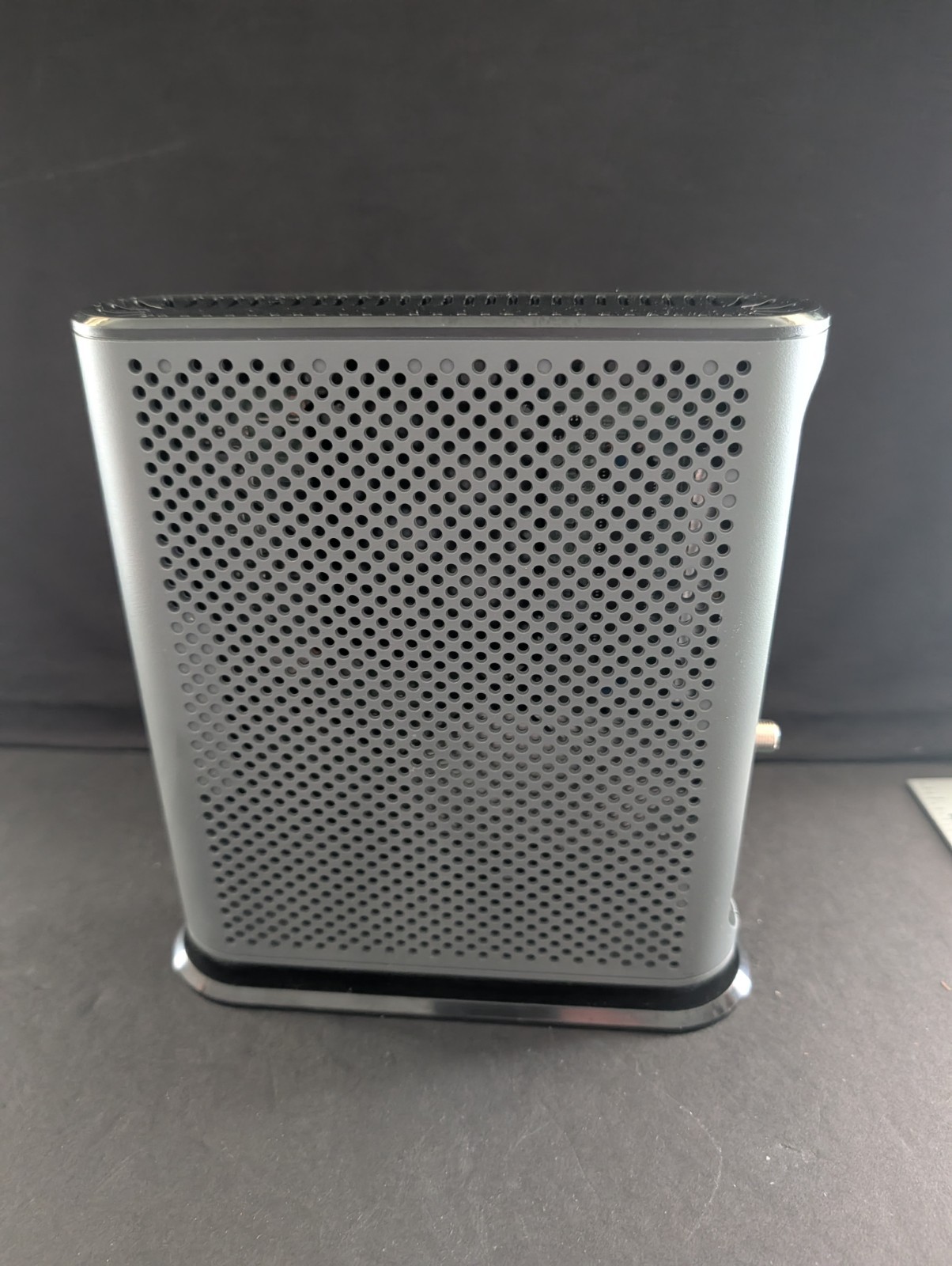 Motorola MB8600 DOCSIS 3.1 Ultra High Speed Cable Modem with Power Cord
