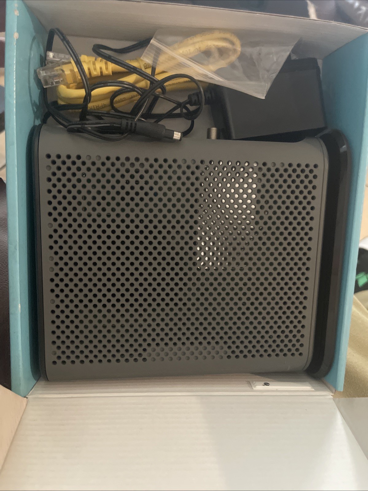 Motorola DOCSIS 3.1 Cable Modem 2.5 Gbps Ethernet LAN Port