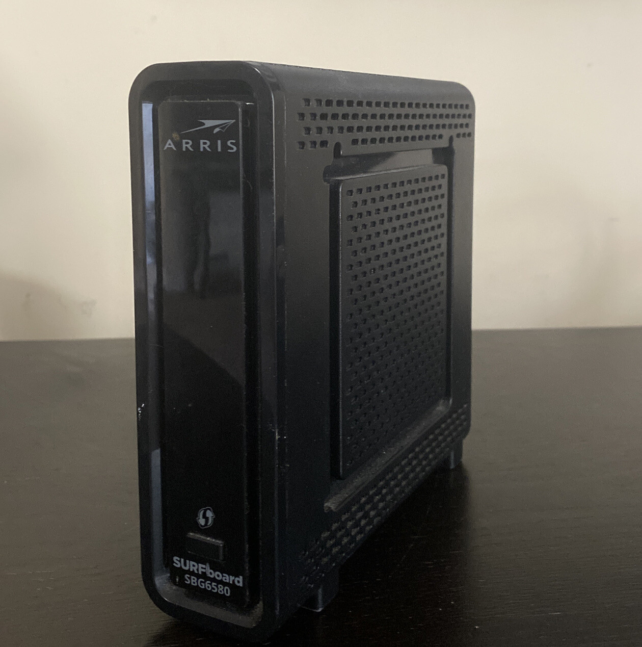 MOTOROLA ARRIS SURFboard SBG6580 DOCSIS 3.0 Cable Modem w/Dual Band Wi-Fi Router
