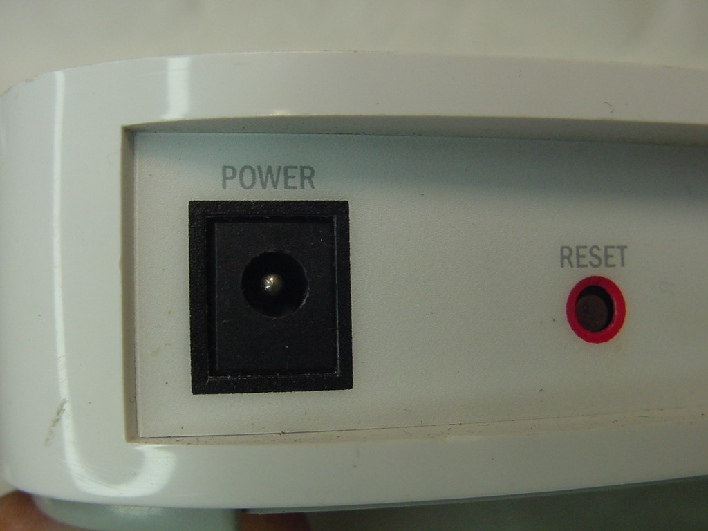 AT&T WIRELESS ROUTER DSL MODEM 2701HG-B – NO POWER CORD INCLUDED