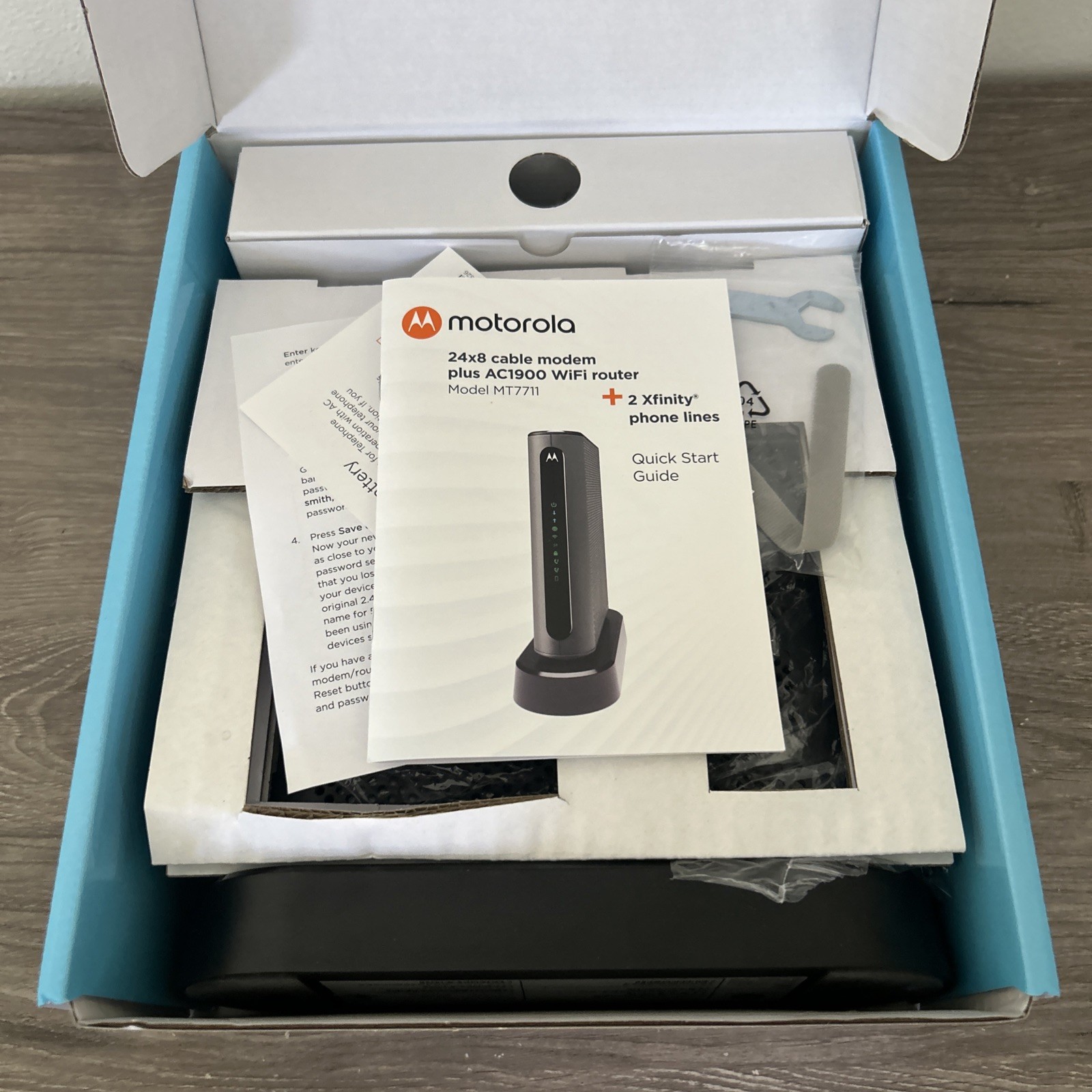 Motorola 24×8 Cable Modem + AC1900 WiFi Router + 2 Phone Line — EXCELLENT SHAPE