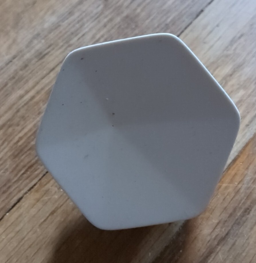(1) Xfinity xFi Pod WiFi Network Range Extender, 1st Gen, XE1-S