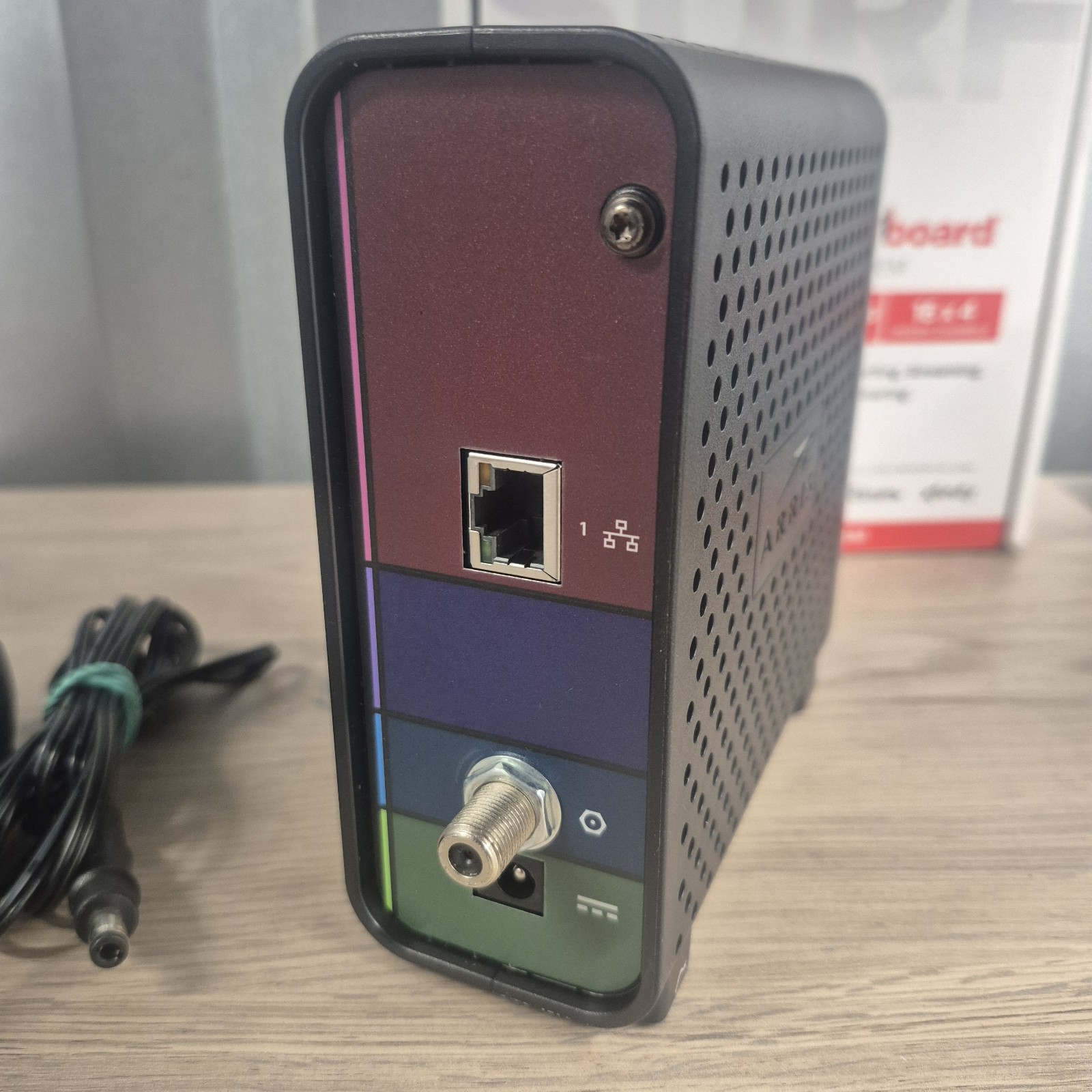 Arris Surfboard SB6183 Cable Modem 686 mbps Internet Xfinity 16×4 Docsis 3.0