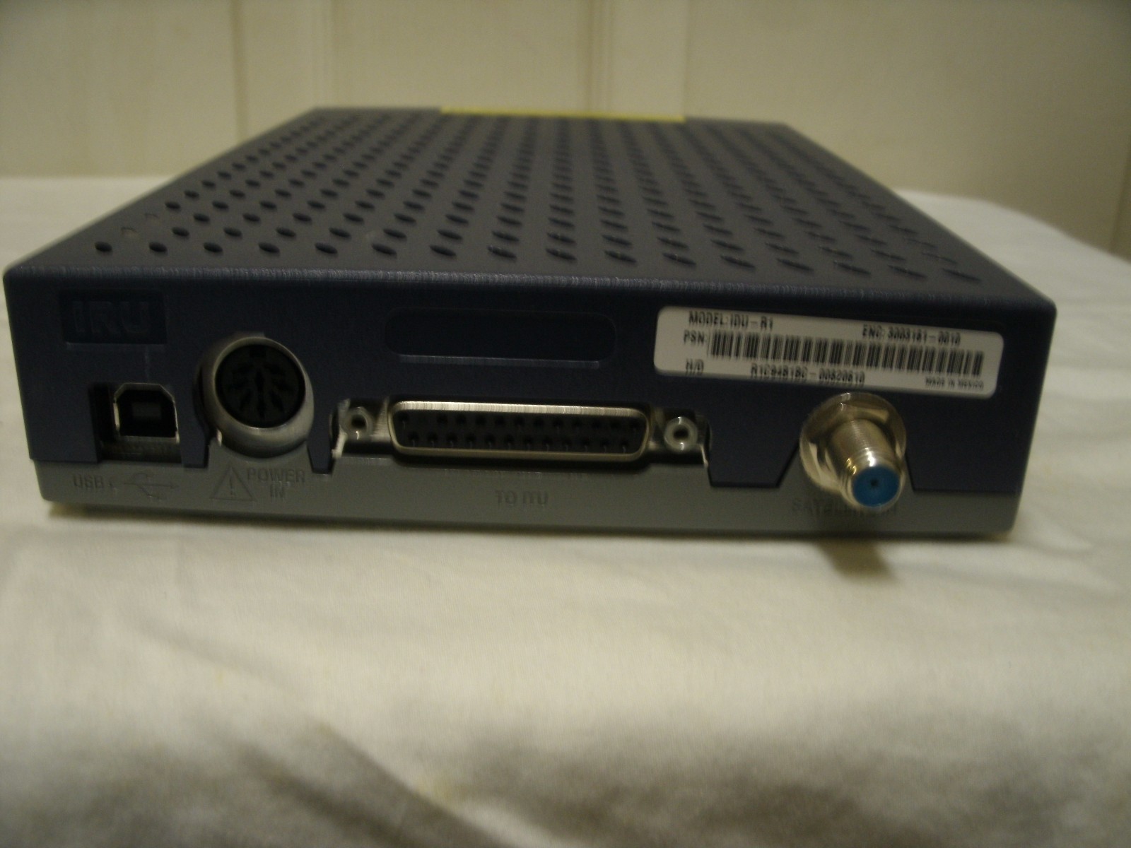 Used Hughes DirecPC Satellite Receiver IDU-R1 W/ Installation Guide & Software.