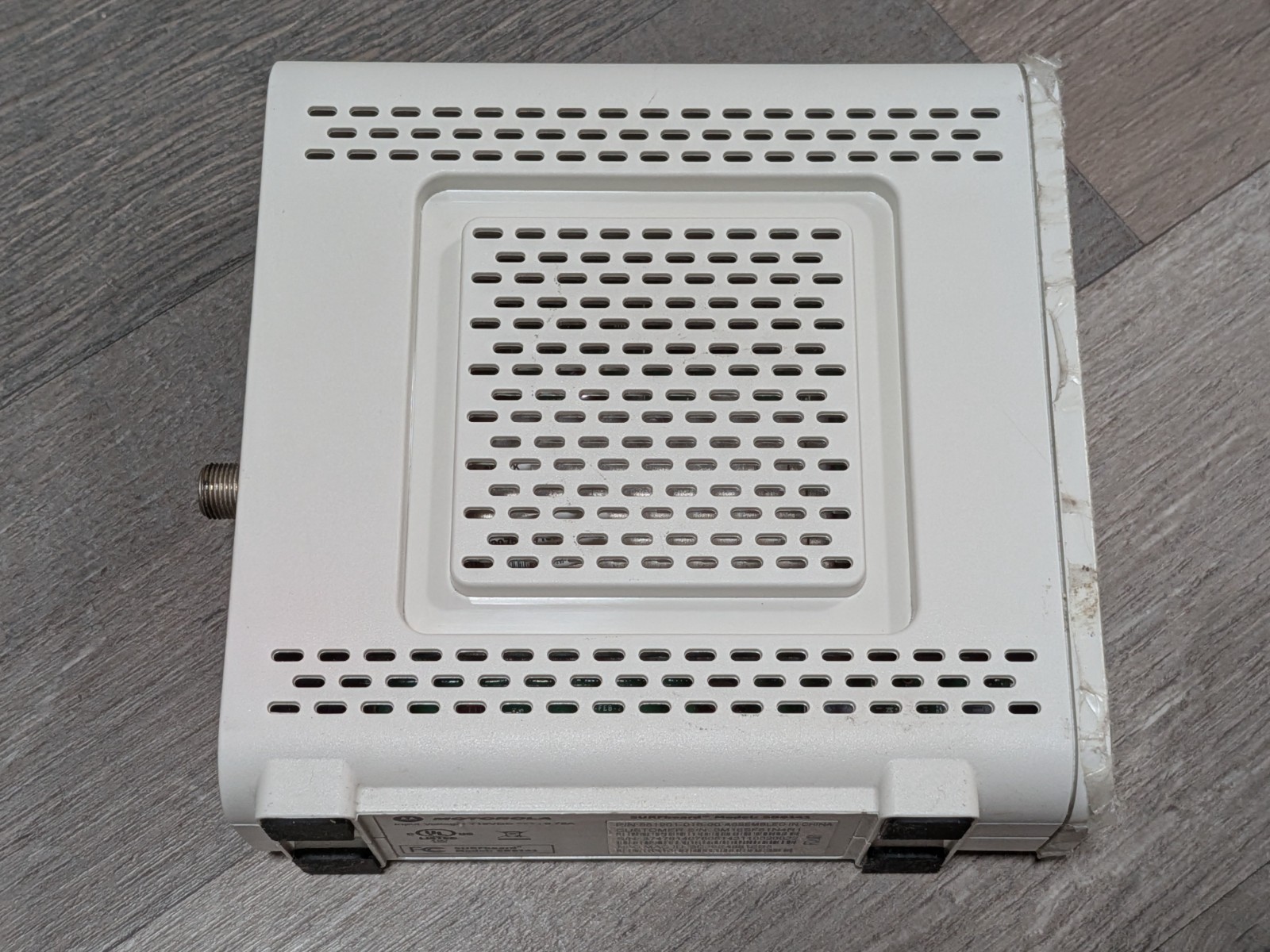 Motorola SURFboard SB6141 DOCSIS 3.0 Cable Modem 343 Mbps IPv6 White