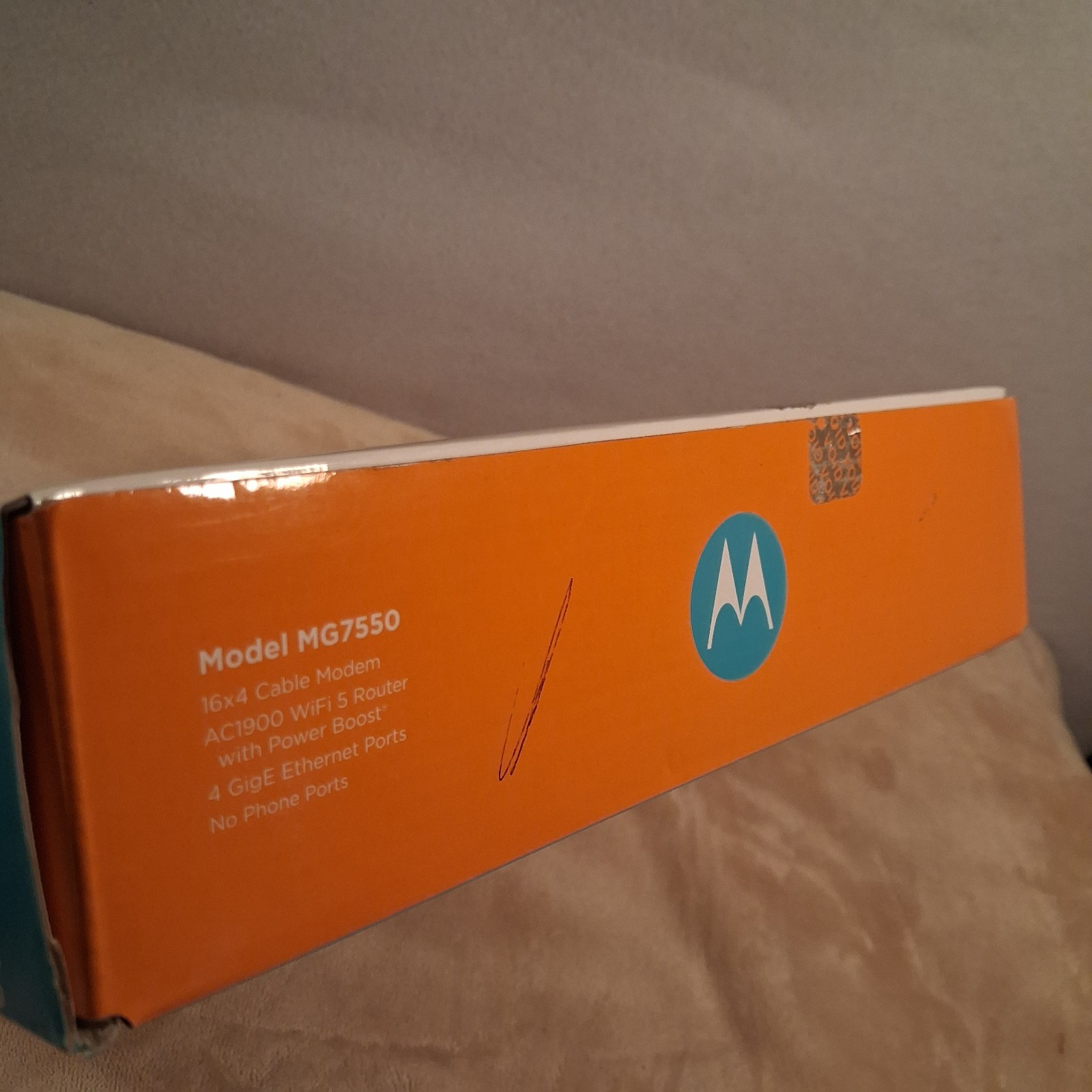 Motorola MG7550 16×4 DOCSIS 3.0 Cable Modem AC1900 Dual Band WiFi Router Combo