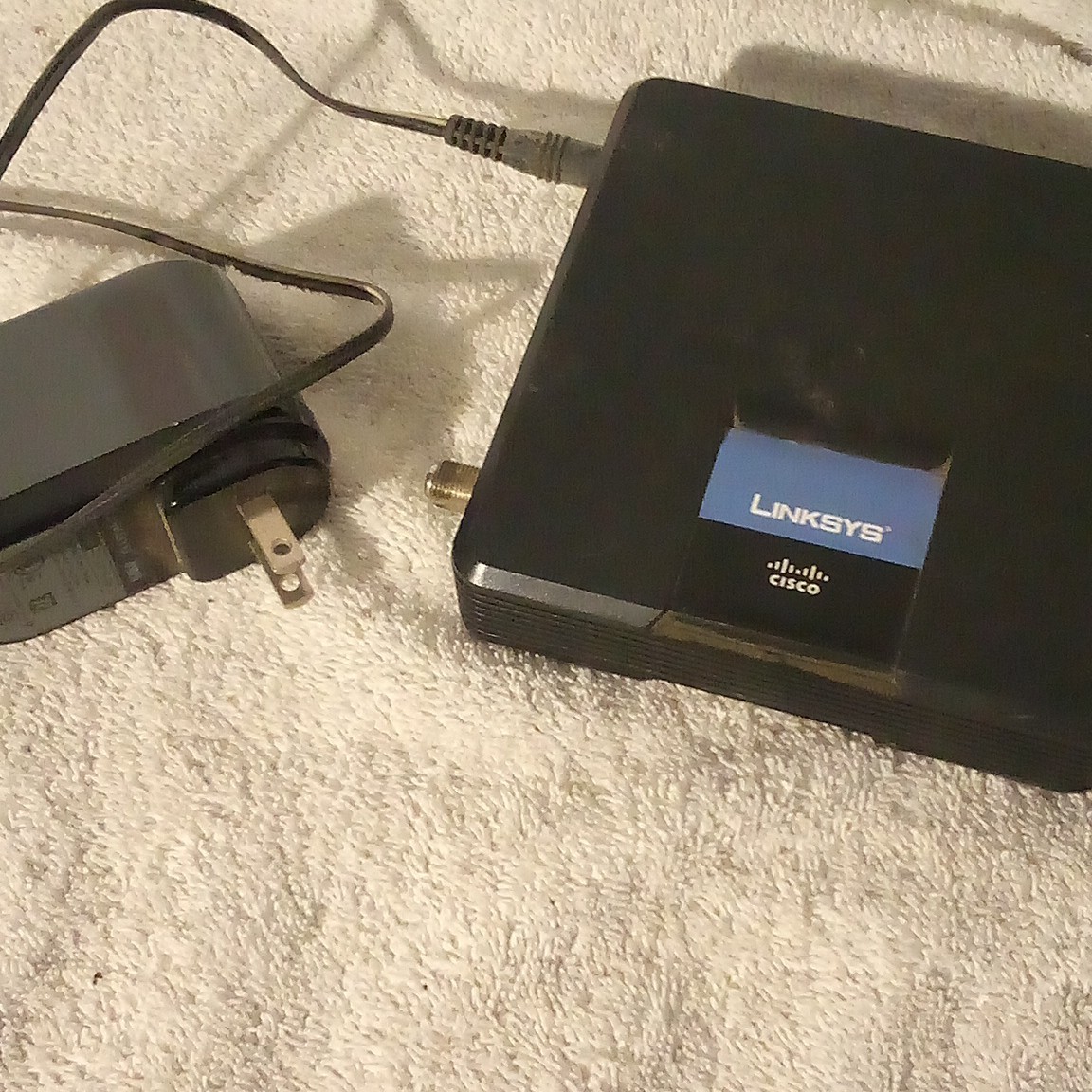 Linksys CM100 DOCSIS 2.0 Cable Modem 100 Mbps USB/Ethernet Black AD12V/1A-SW