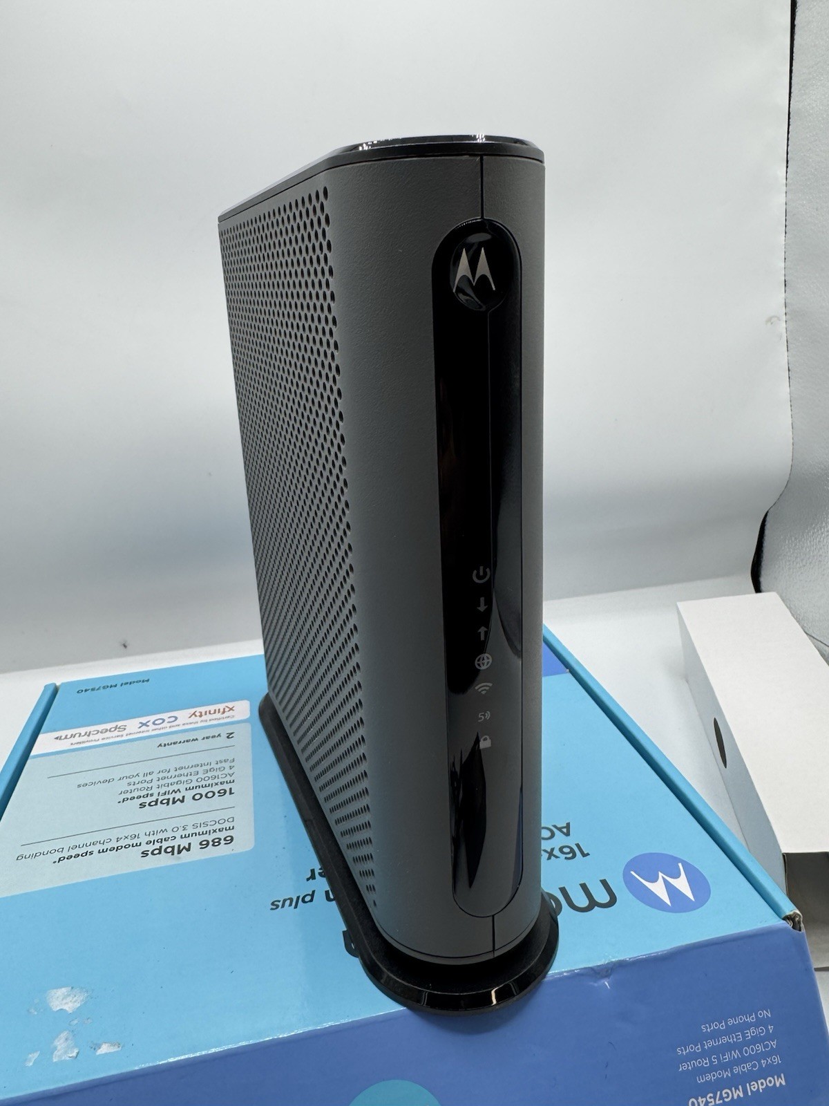 Motorola MG7540 16×4 DOCSIS 3.0 Cable Modem Plus AC1600 WiFi Router