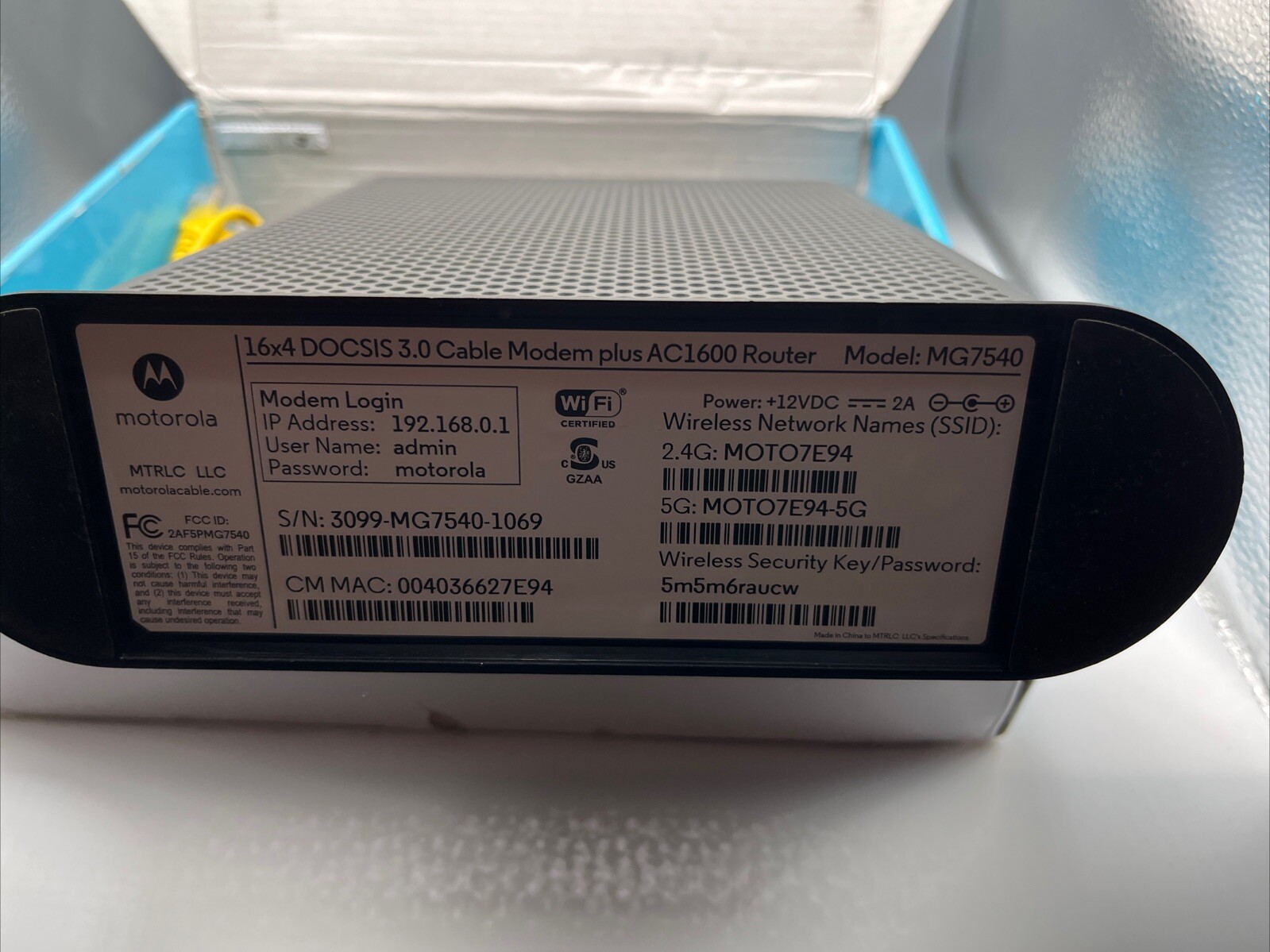 Motorola – AC Dual-Band Wi-Fi Router with 16 x 4 Modem Black/Grey MG7540-10