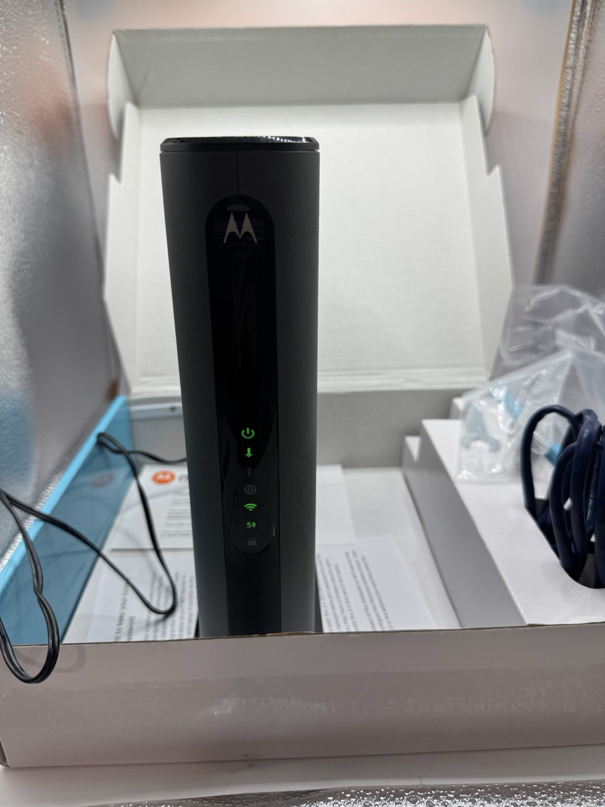 Motorola MG7550 16×4 Cable Modem Plus AC1900 WiFi Router Never Used