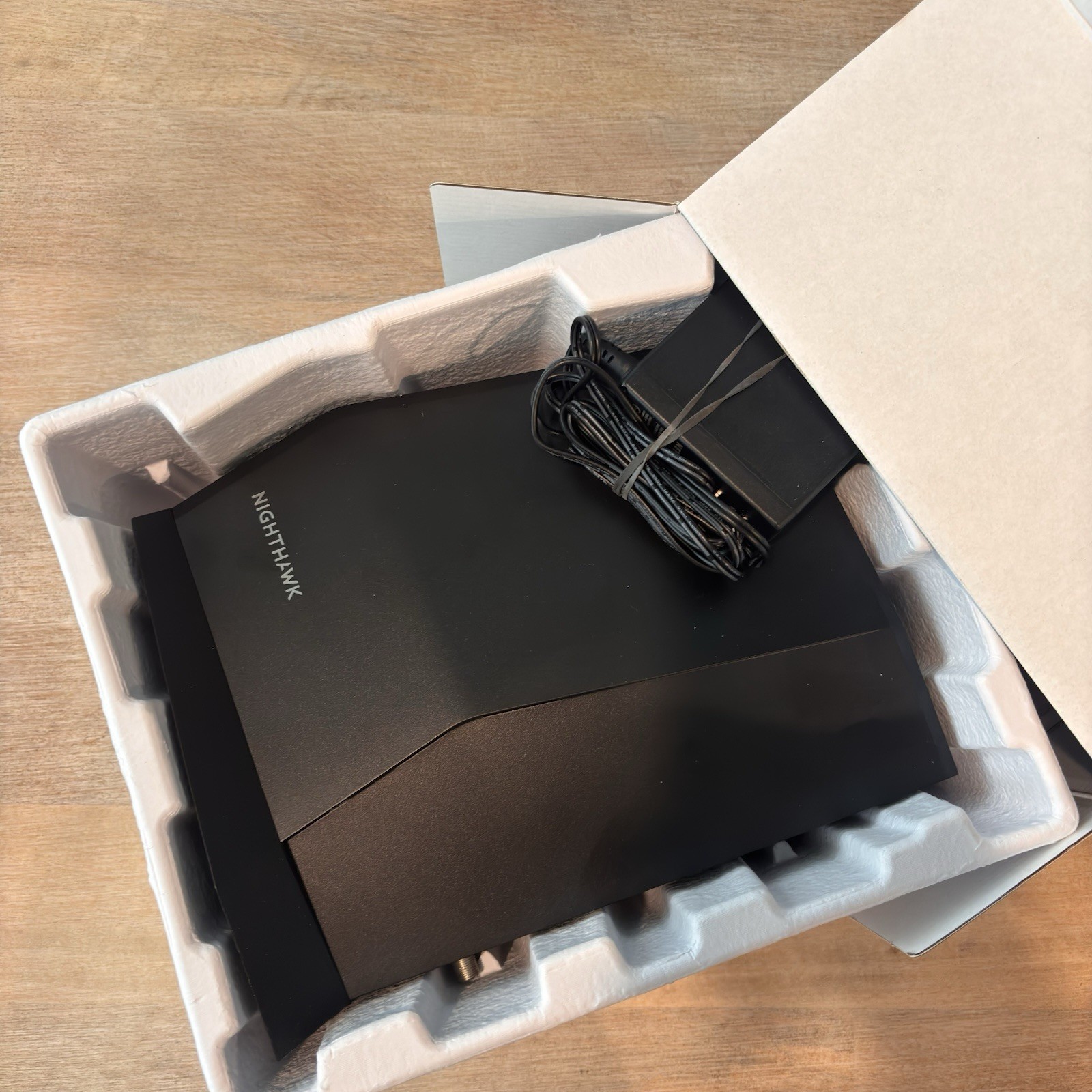 NETGEAR Nighthawk Wifi Cable Modem Router Cable Gateway DOCSIS 3.1 AX2700 NEW