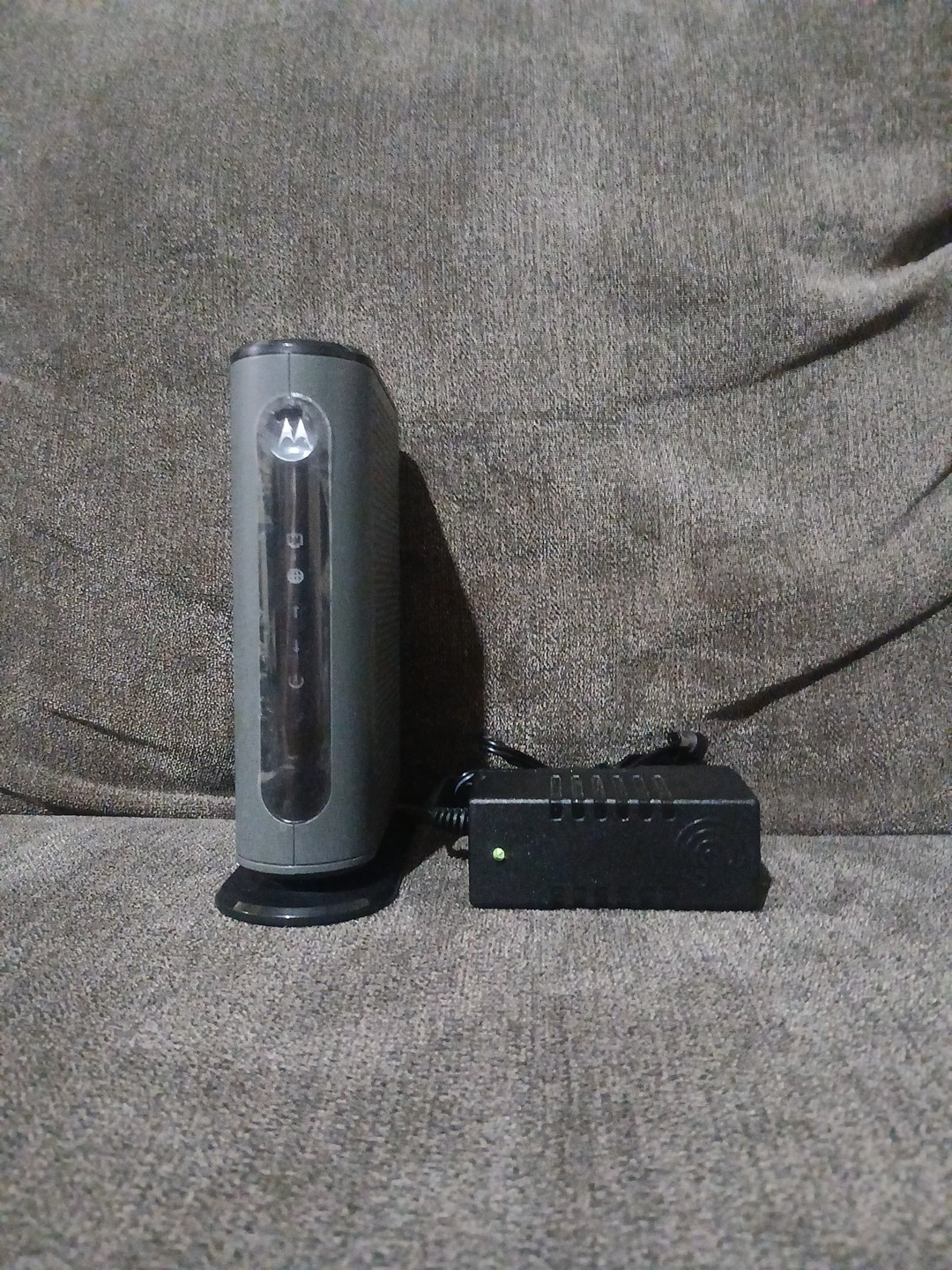 Motorola MB87220 DOCSIS 3.0 Multi-Gig Cable Modem W/ Power Supply ~ TESTED