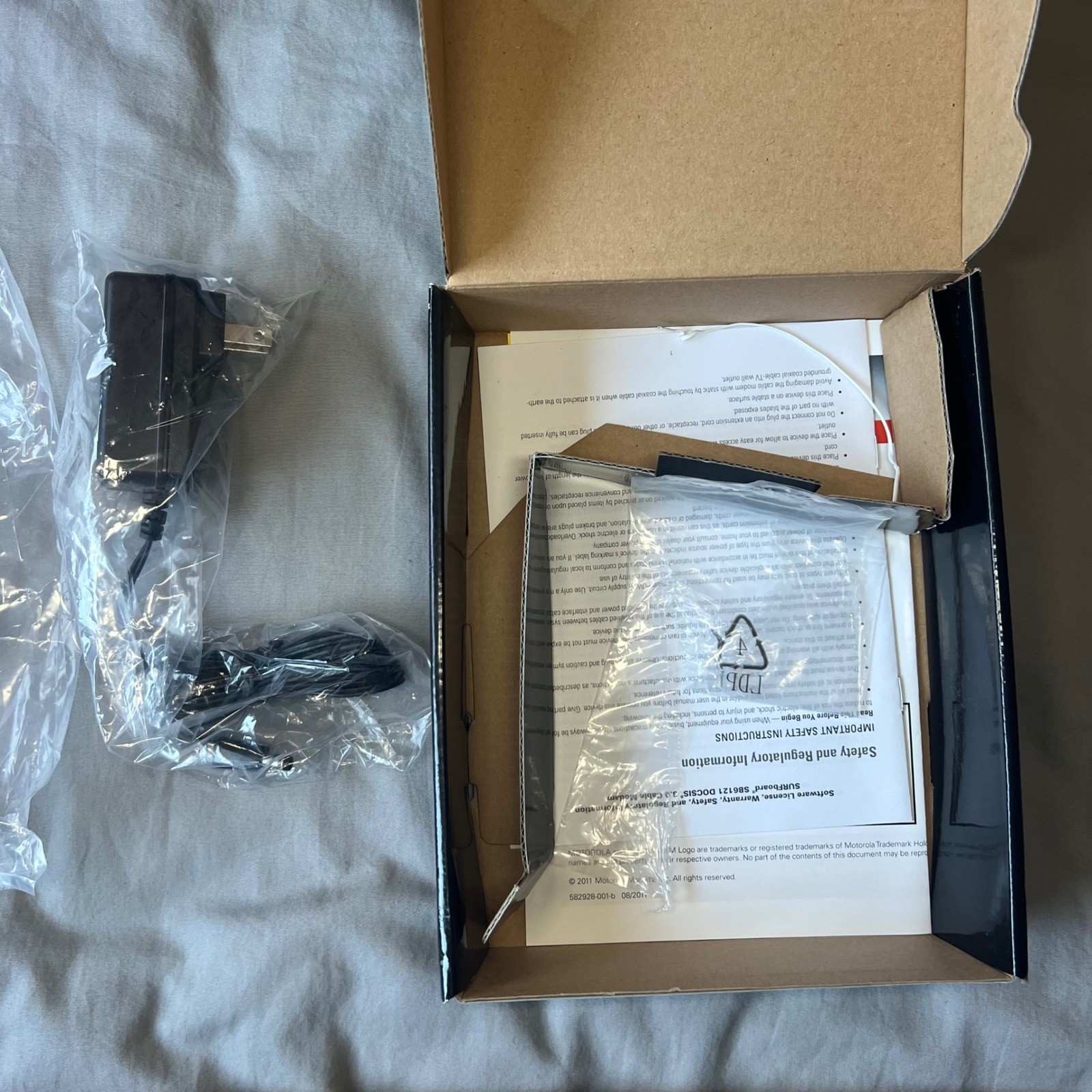 Motorola SURFboard Extreme Cable Modem DOCSIS 30 SB6121 Black Open Box