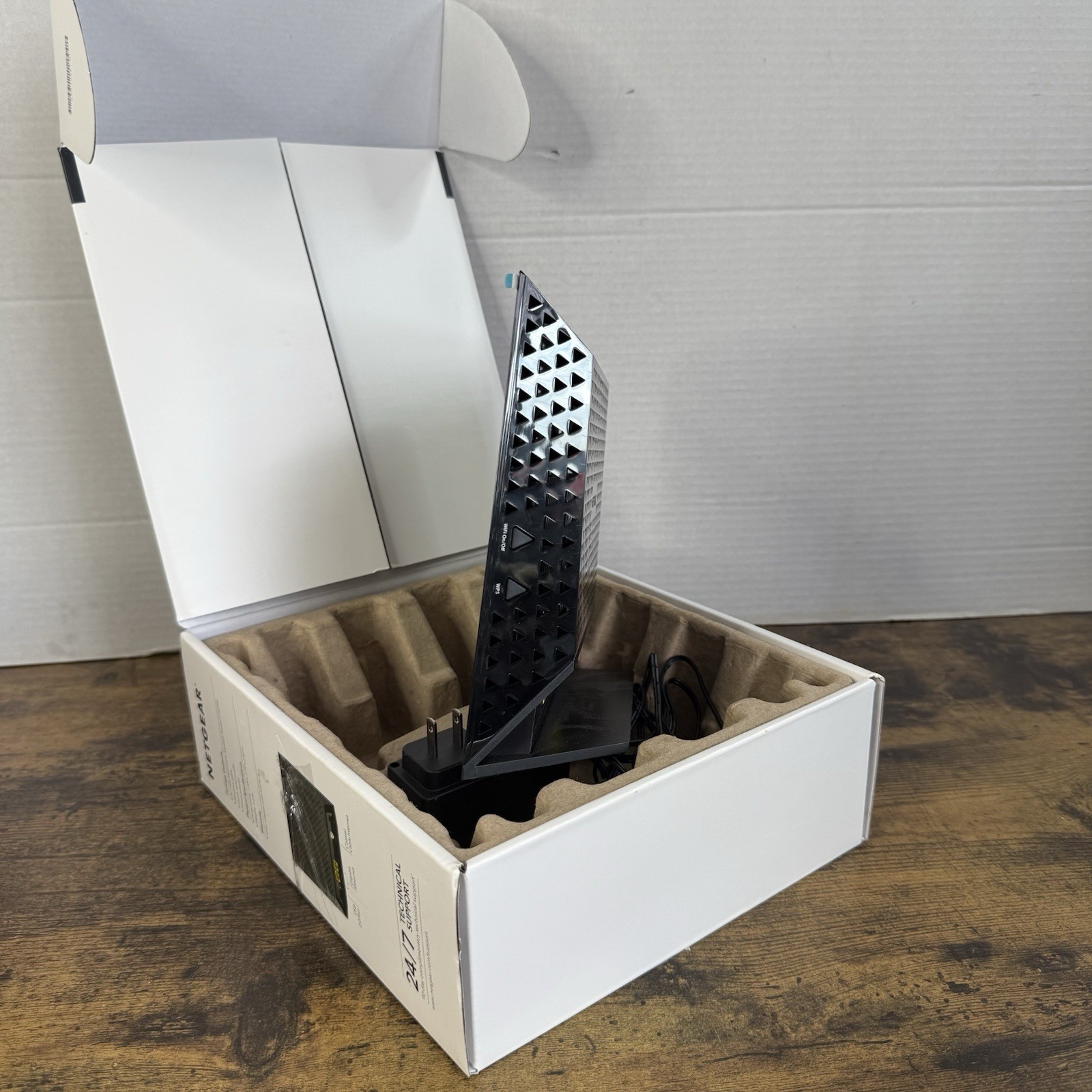 NETGEAR AC1600 Wifi Cable Modem Router C6250-1AZNAS
