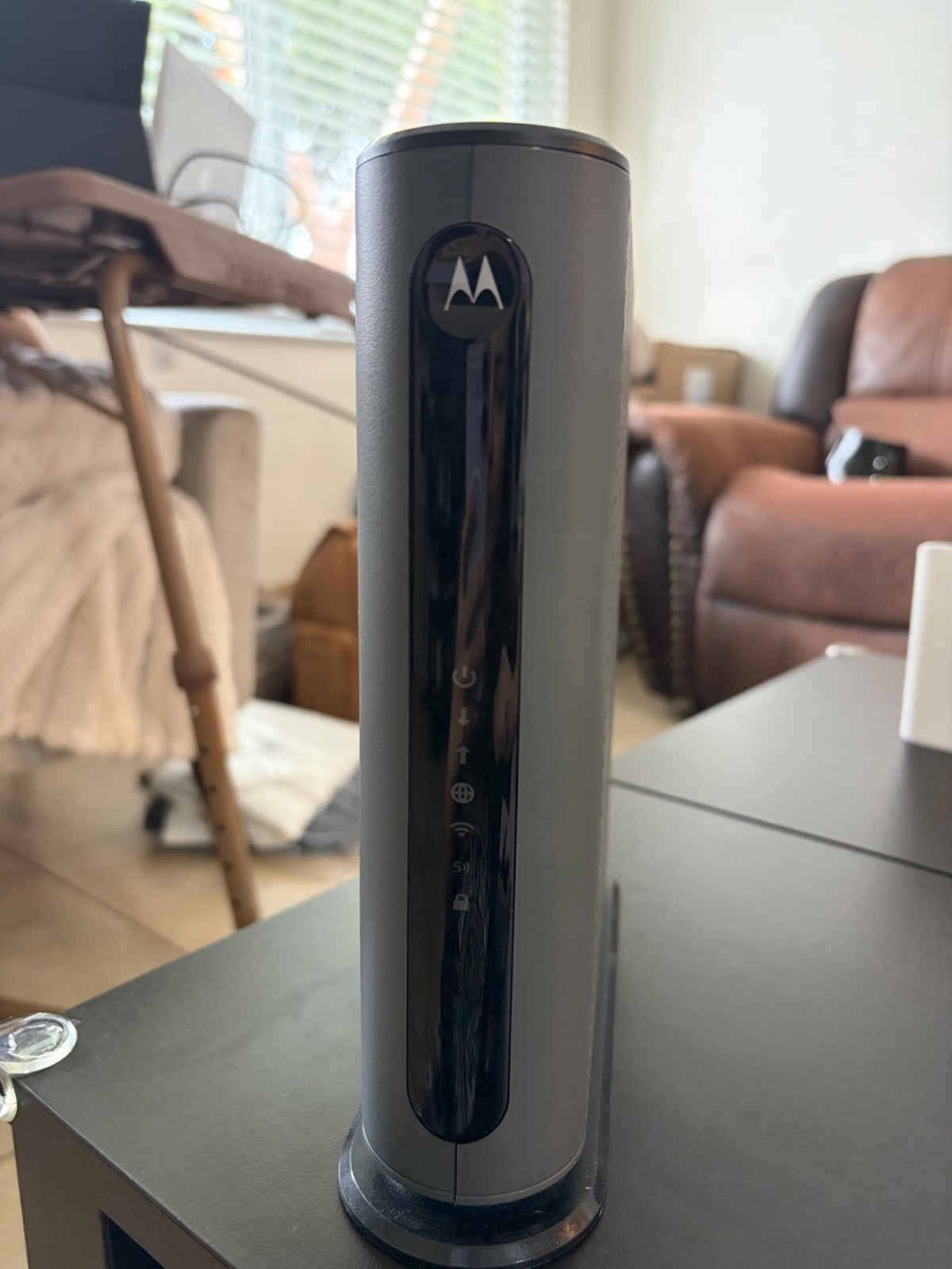 Motorola MG7540-10 16×4 Cable Modem – Black