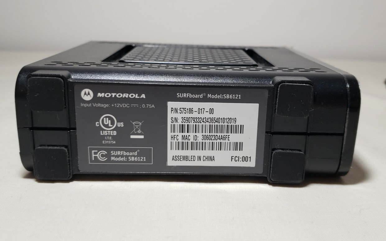 Motorola SURFboard SB6121 P/N: 575186-017-00 (Coax Cable Modem)