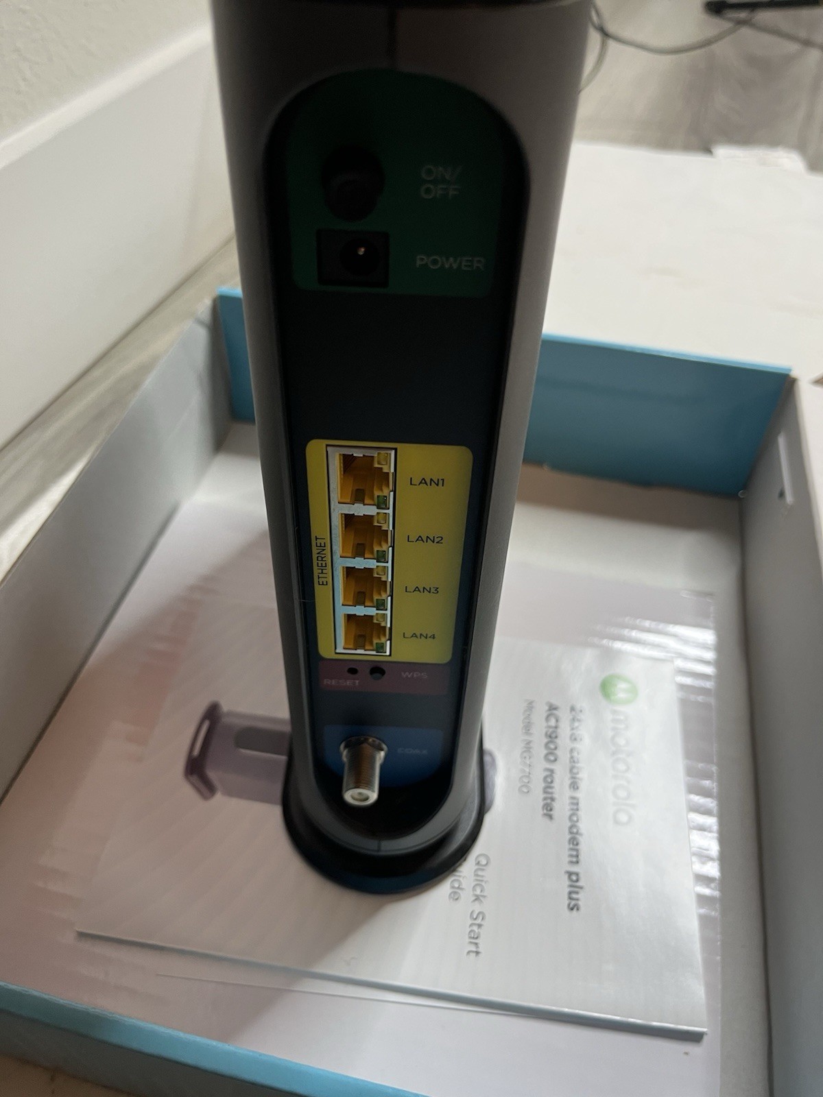 Motorola 24×8 Cable Modem Plus AC1900 WiFi