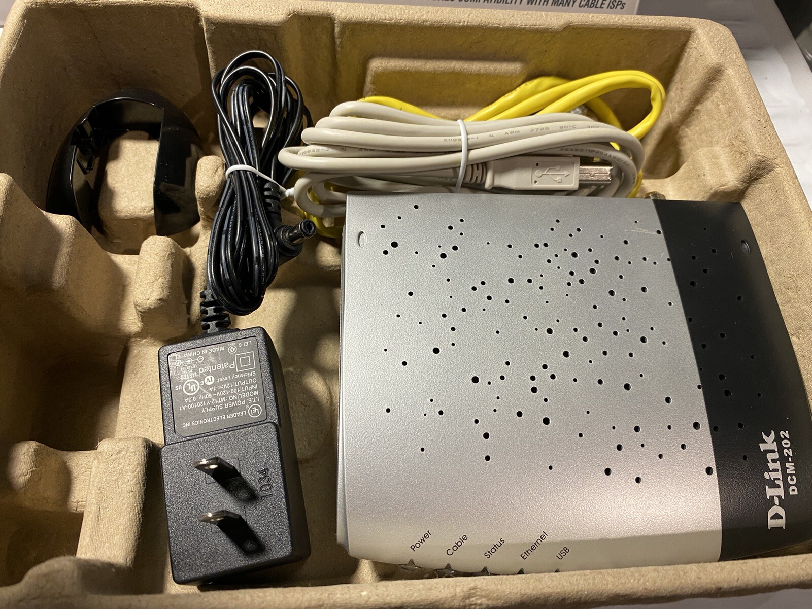 D-Link DCM-202 DOCSIS 2.0 USB/Ethernet Cable Modem Router – Complete