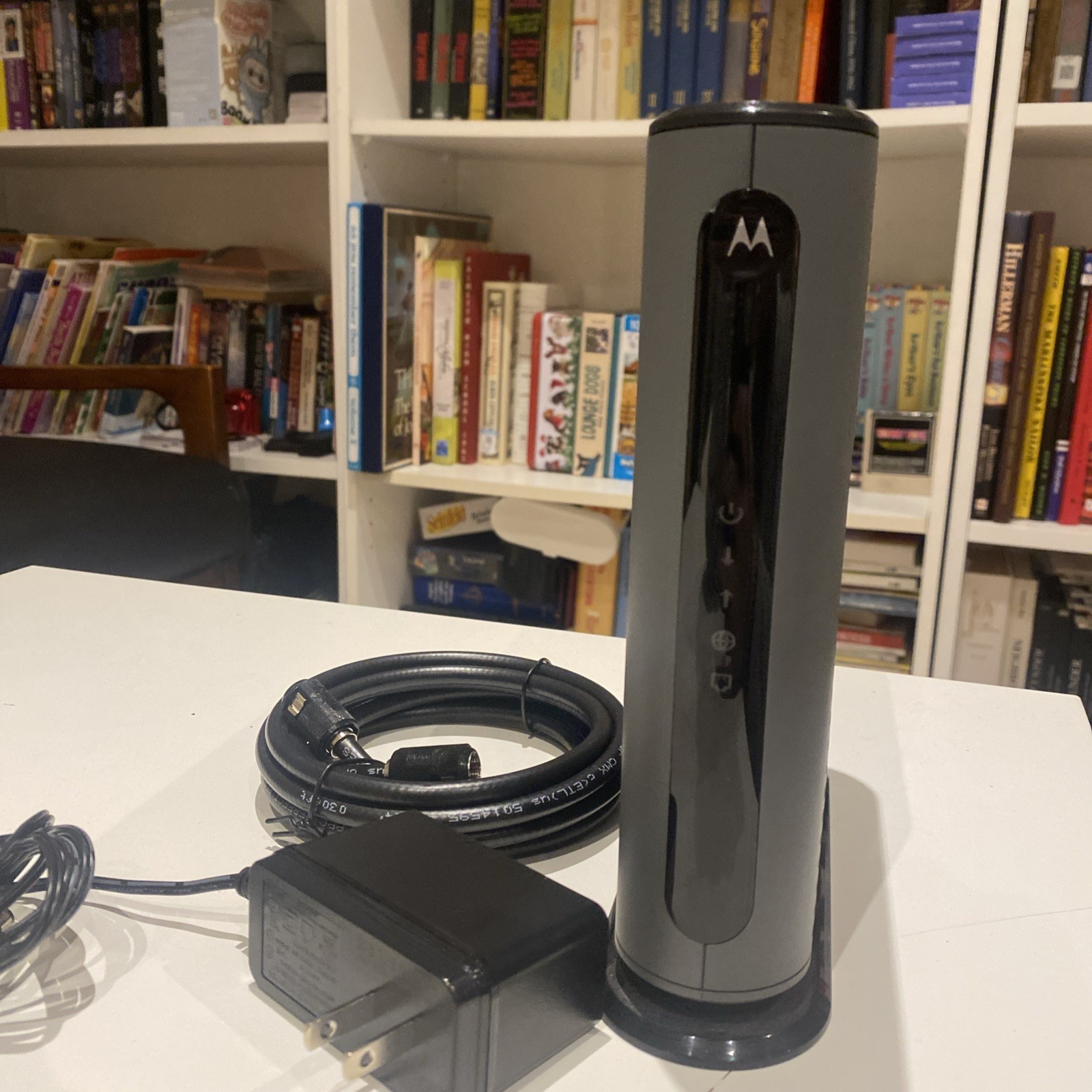 Motorola 24×8 Cable Modem MB7621 DOCSIS 3.0 1000+ mbps Open Box